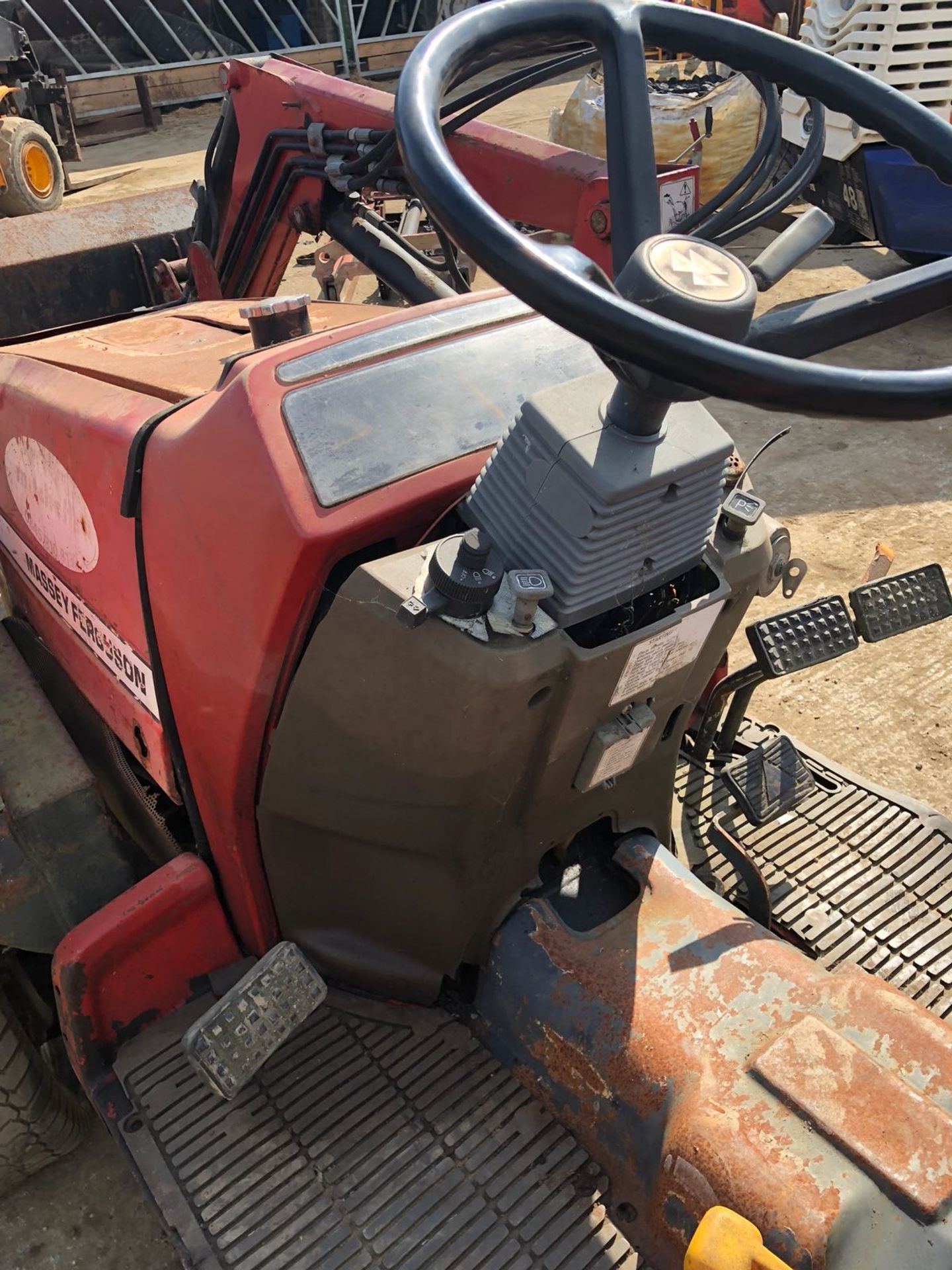 YEAR UNKNOWN MASSEY FERGUSON 1235 COMPACT TRACTOR C/W LEWIS LAND LUGGER 25Q FRONT LOADER *PLUS VAT* - Image 12 of 12