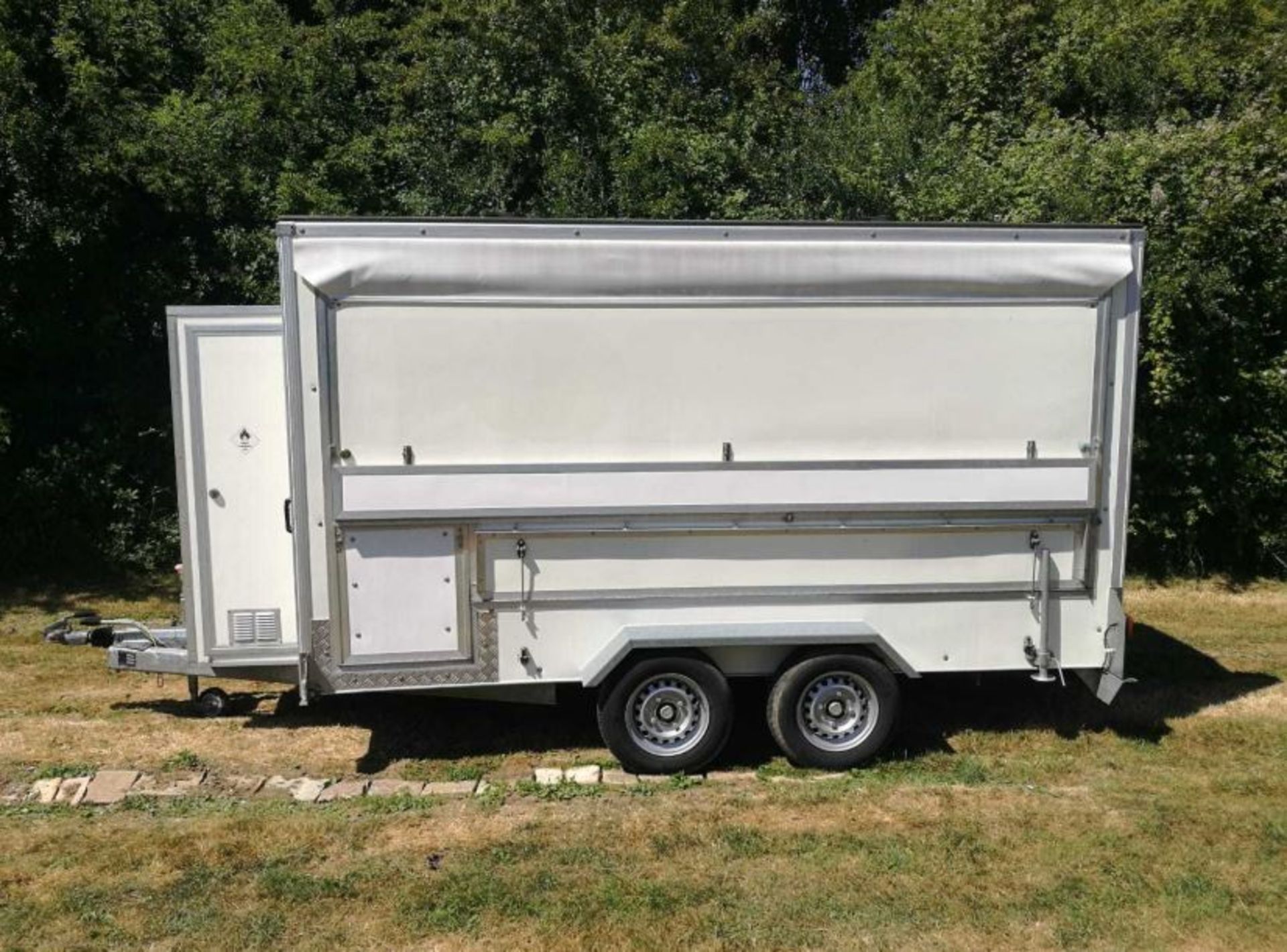 LYNTON TRAILERS CATERING EXHIBITION TRAILER C/W POPCORN EQUIPMENT - Image 2 of 6