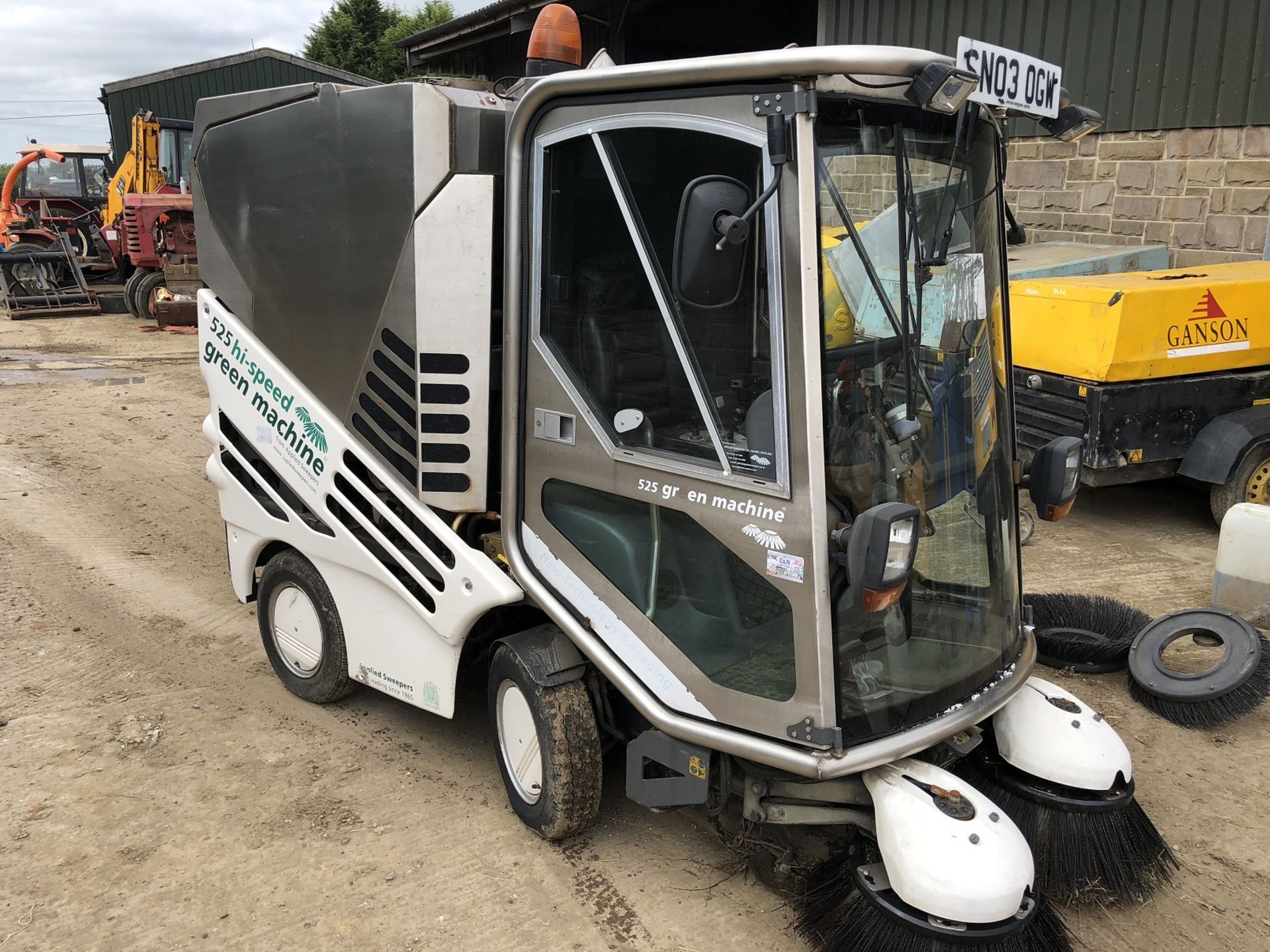 NEW TECHNOLOGY 525 HI-SPEED GREEN MACHINE ROAD SWEEPER, STARTS, RUNS AND SWEEPS *PLUS VAT* - Image 7 of 8