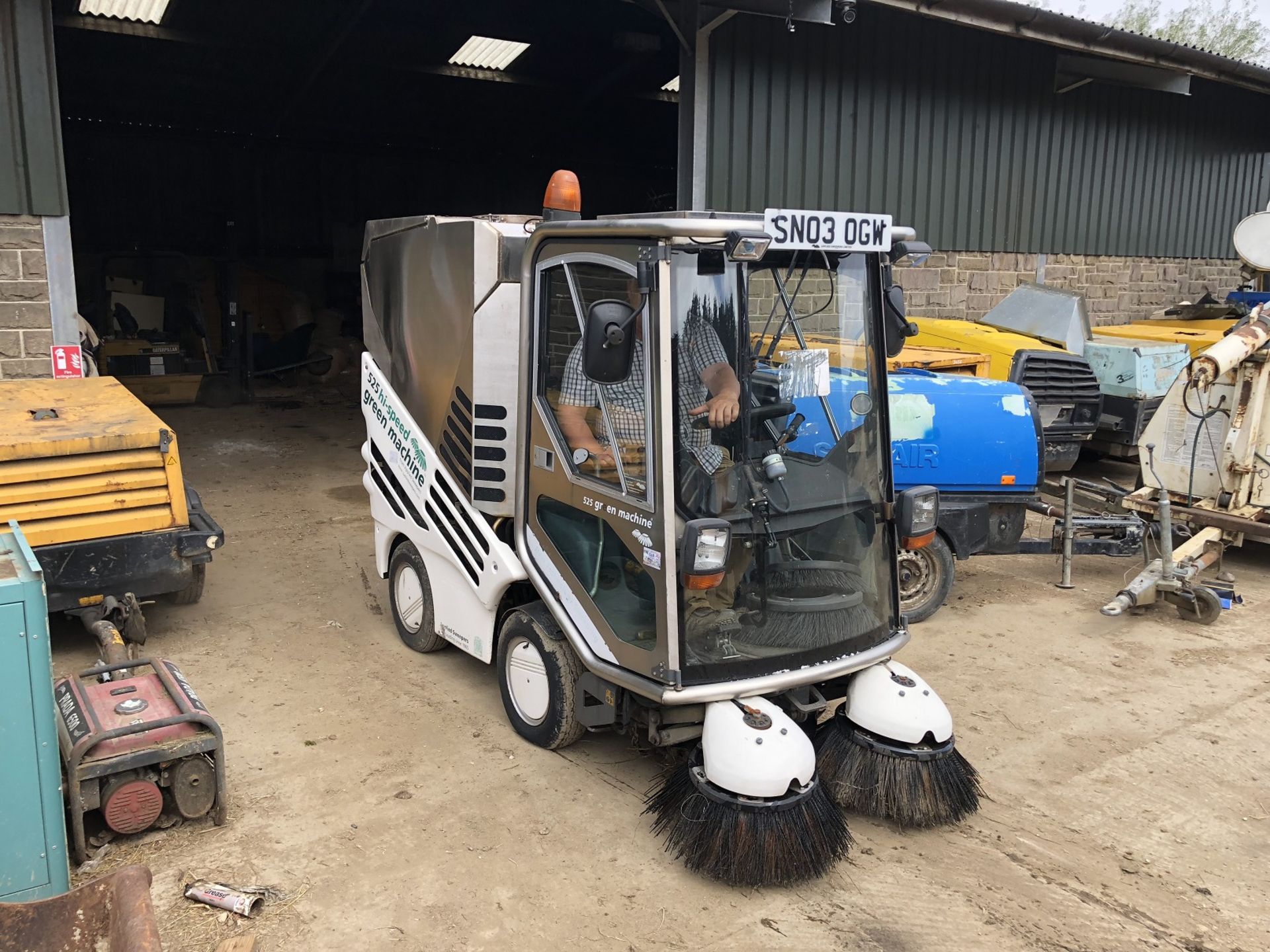NEW TECHNOLOGY 525 HI-SPEED GREEN MACHINE ROAD SWEEPER, STARTS, RUNS AND SWEEPS *PLUS VAT*