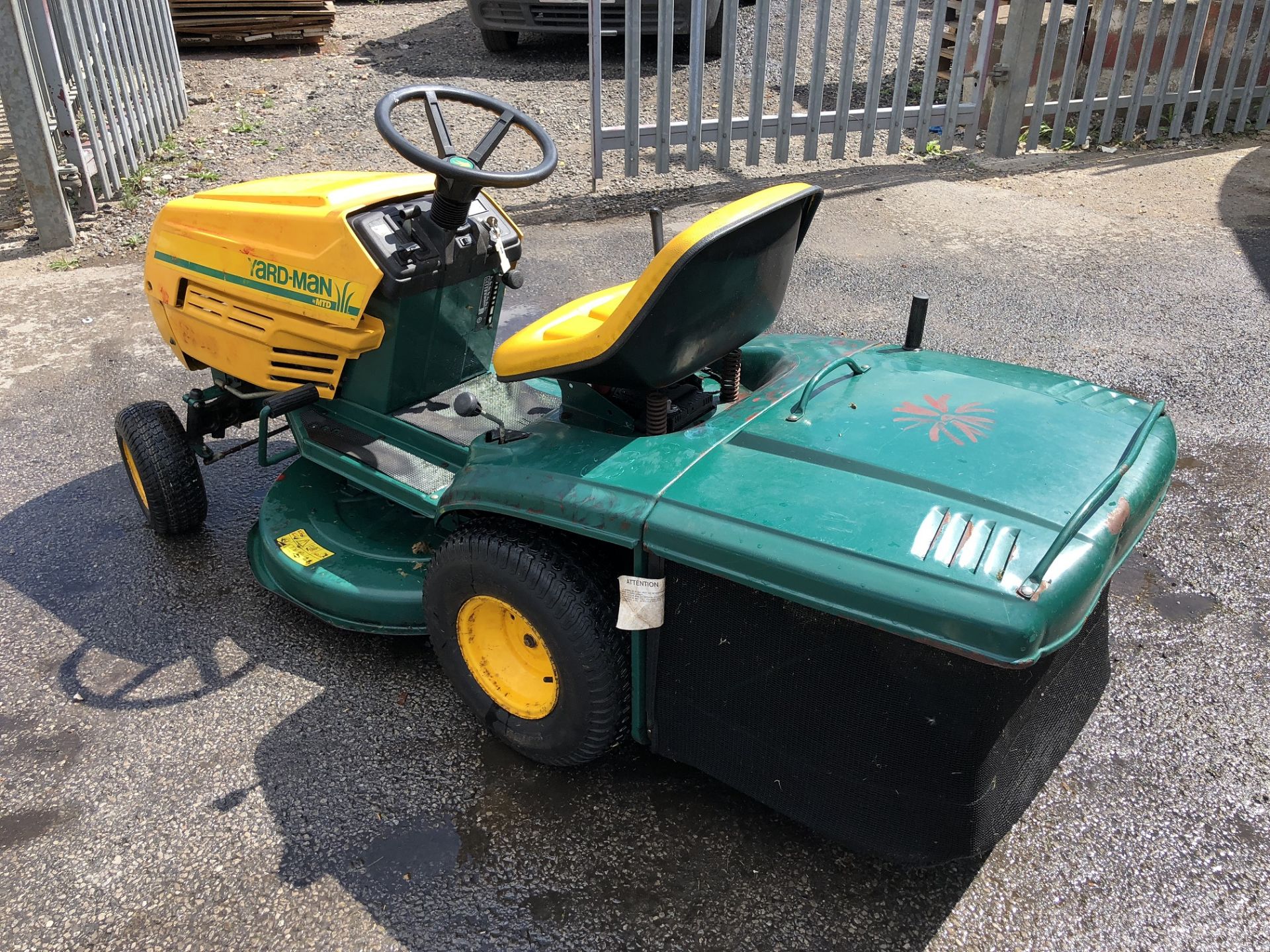 YARD-MAN BY MTD TA 4140 RIDE ON PETROL LAWN MOWER *NO VAT* - Image 4 of 10