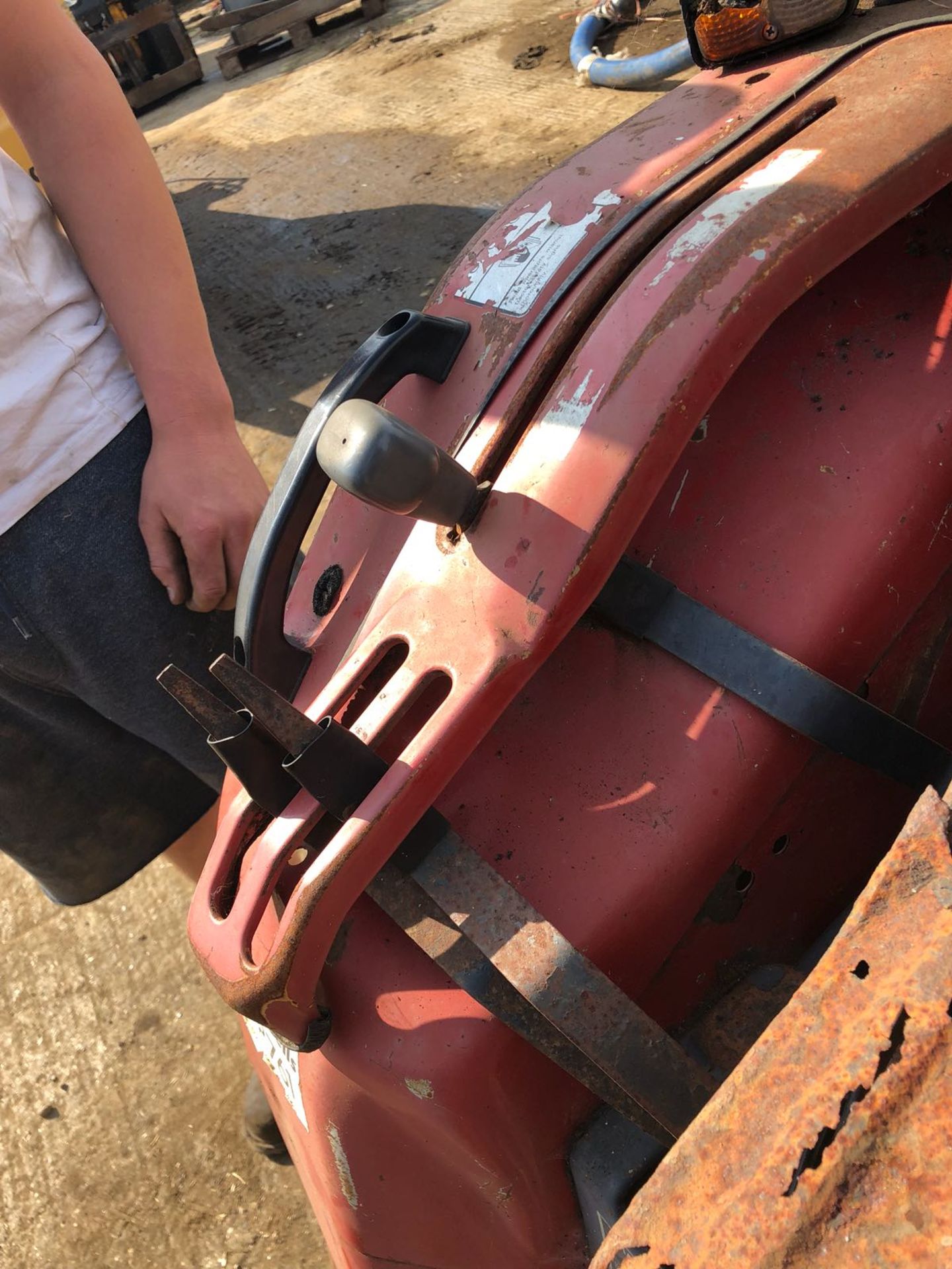 YEAR UNKNOWN MASSEY FERGUSON 1235 COMPACT TRACTOR C/W LEWIS LAND LUGGER 25Q FRONT LOADER *PLUS VAT* - Image 9 of 12