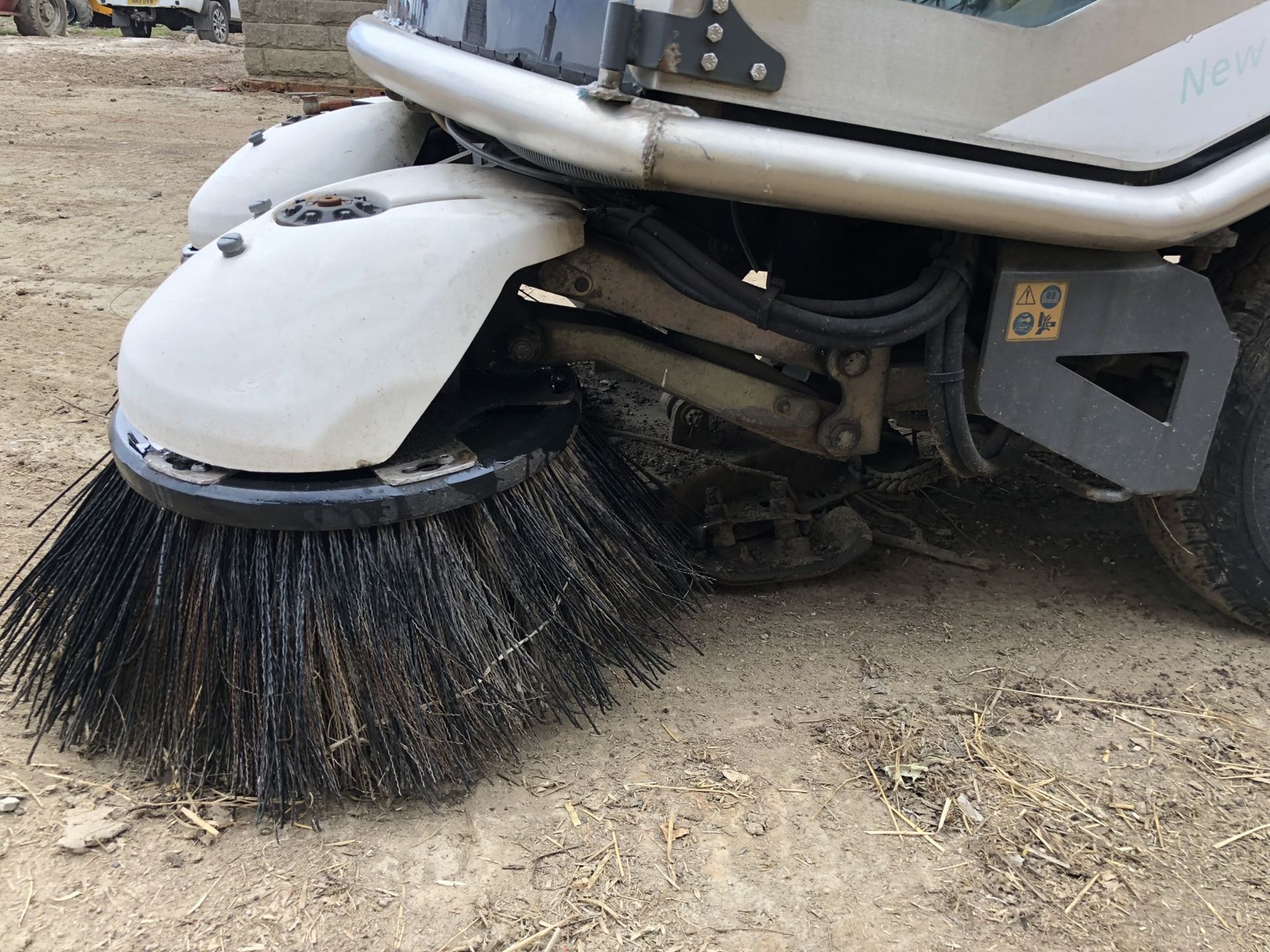 NEW TECHNOLOGY 525 HI-SPEED GREEN MACHINE ROAD SWEEPER, STARTS, RUNS AND SWEEPS *PLUS VAT* - Image 6 of 8