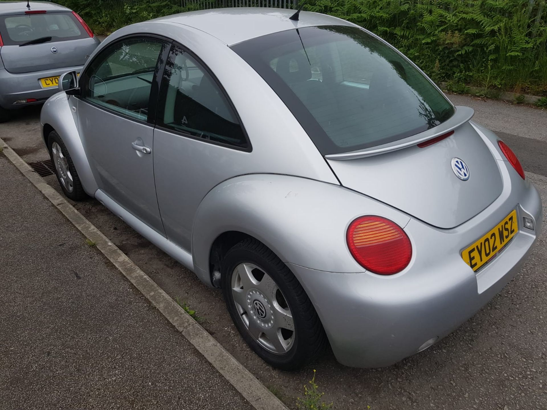 2002/02 REG VOLKSWAGEN BEETLE SILVER PETROL 3 DOOR HATCHBACK *NO VAT* - Image 3 of 11