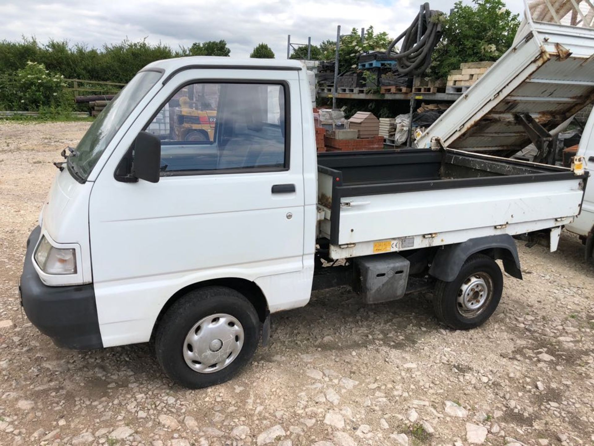 2006/06 REG PIAGGIO PORTER DIESEL WHITE TIPPER, SHOWING 2 FORMER KEEPERS *PLUS VAT* - Image 3 of 11