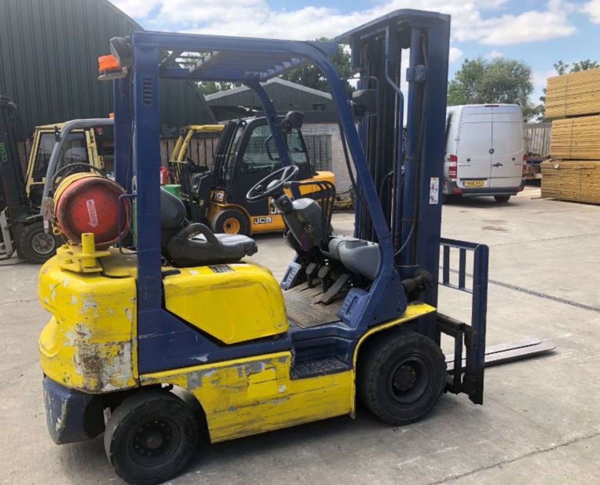 KOMATSU 1.5 TONNE LPG FORKLIFT FG15-HT-17, TRIPLE MAST, SIDE SHIFT, FREE LIFT *PLUS VAT* - Image 4 of 6