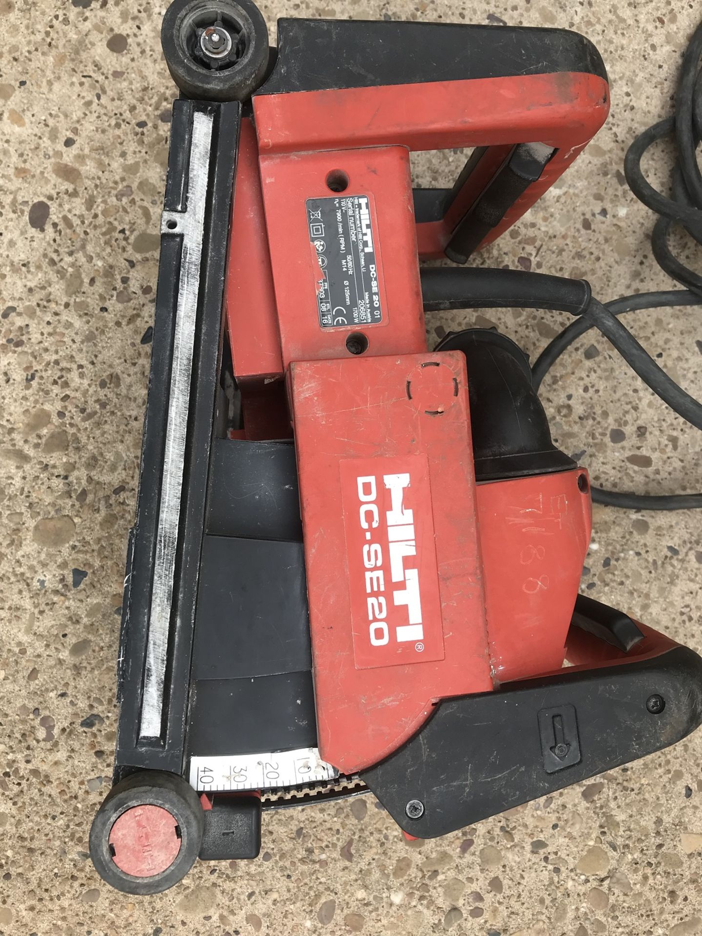 HILTI DC - SE20 WALL CHASER, C/W CARRYING CASE YEAR 2016 *PLUS VAT* - Image 4 of 6