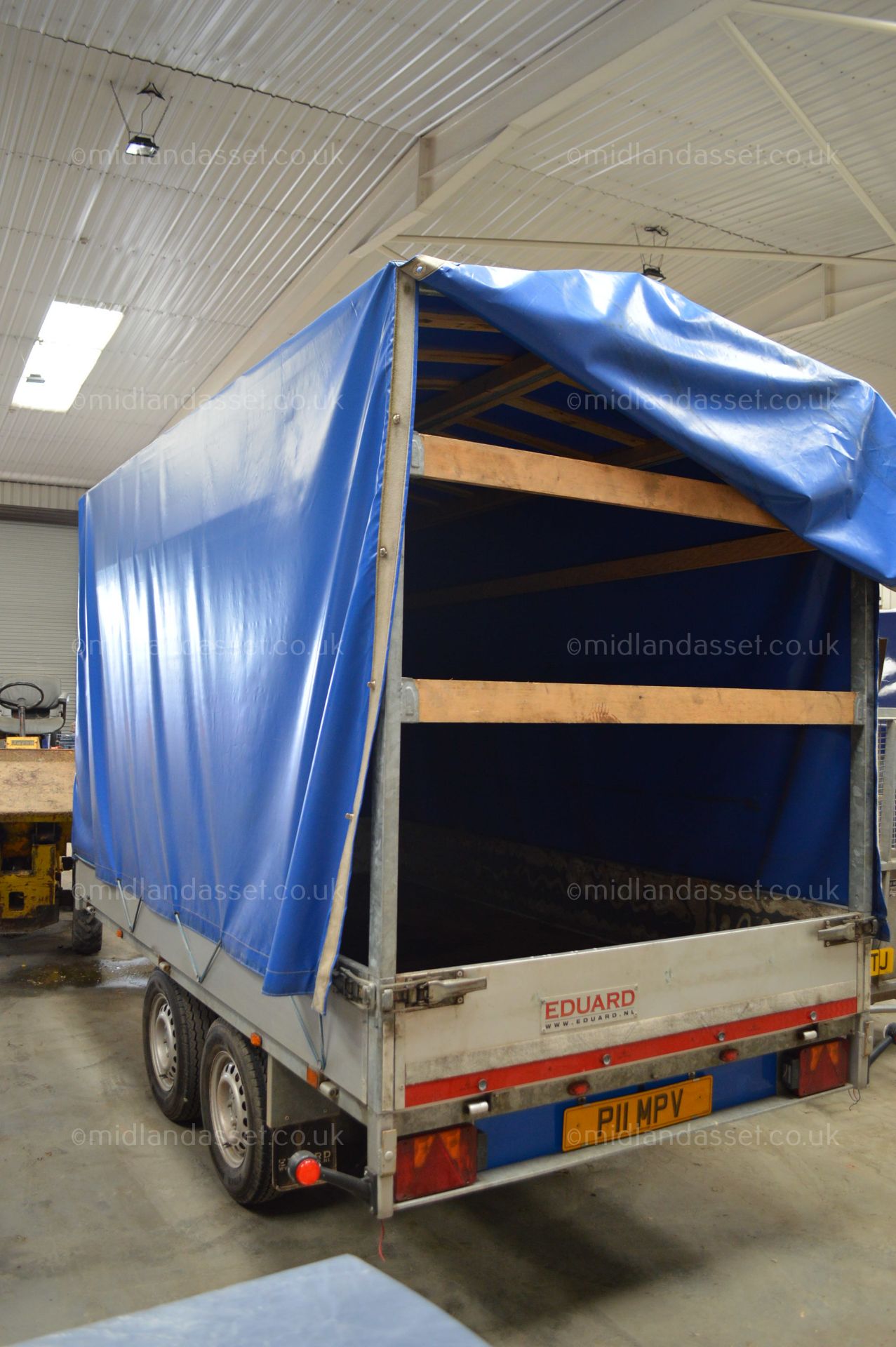 COVERED TWIN AXLE TRAILER - Image 3 of 6