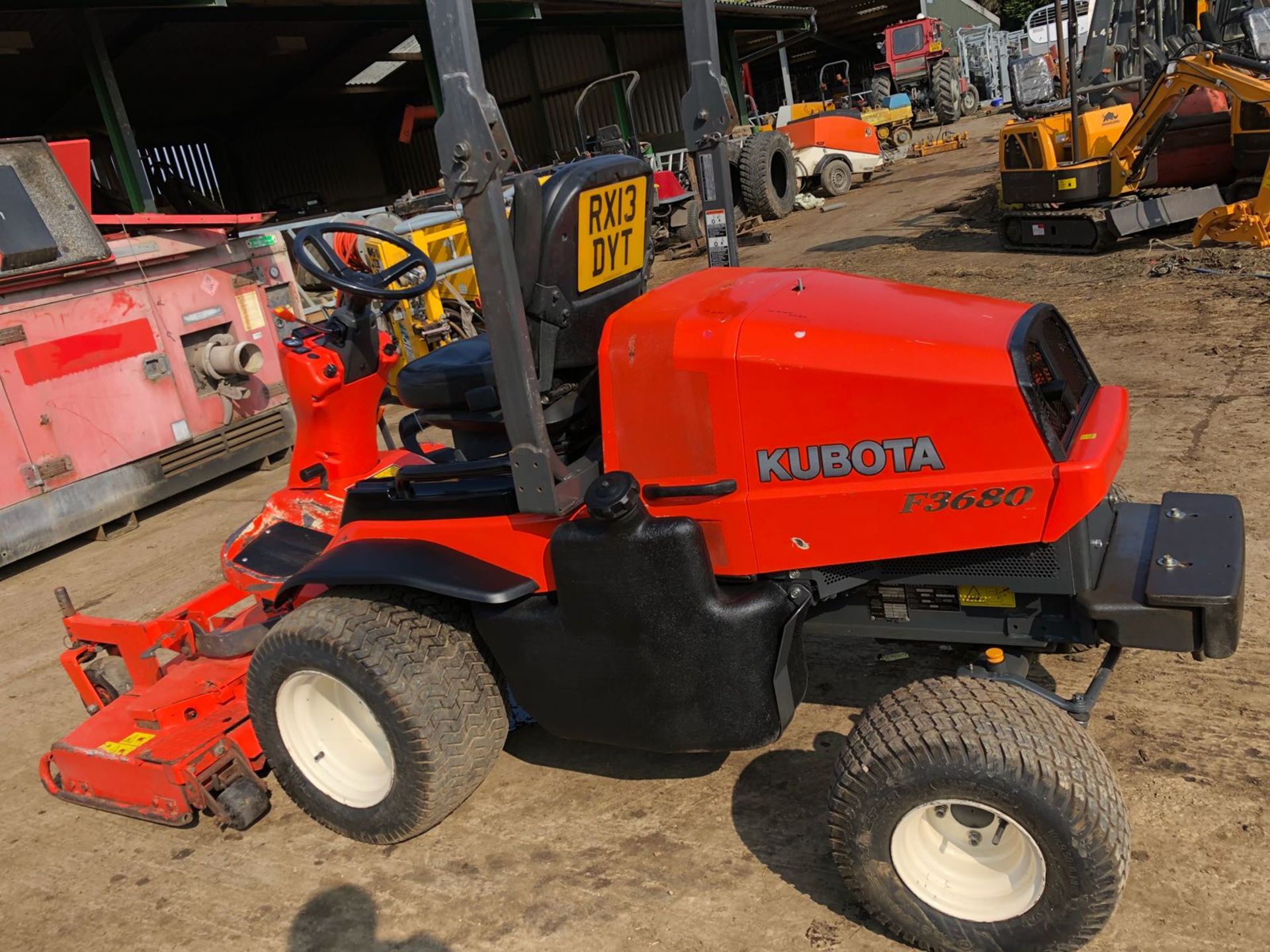 2013/13 REG KUBOTA F3680 ORANGE DIESEL RIDE ON LAWN MOWER, SHOWING 1 FORMER KEEPER *PLUS VAT* - Image 7 of 12