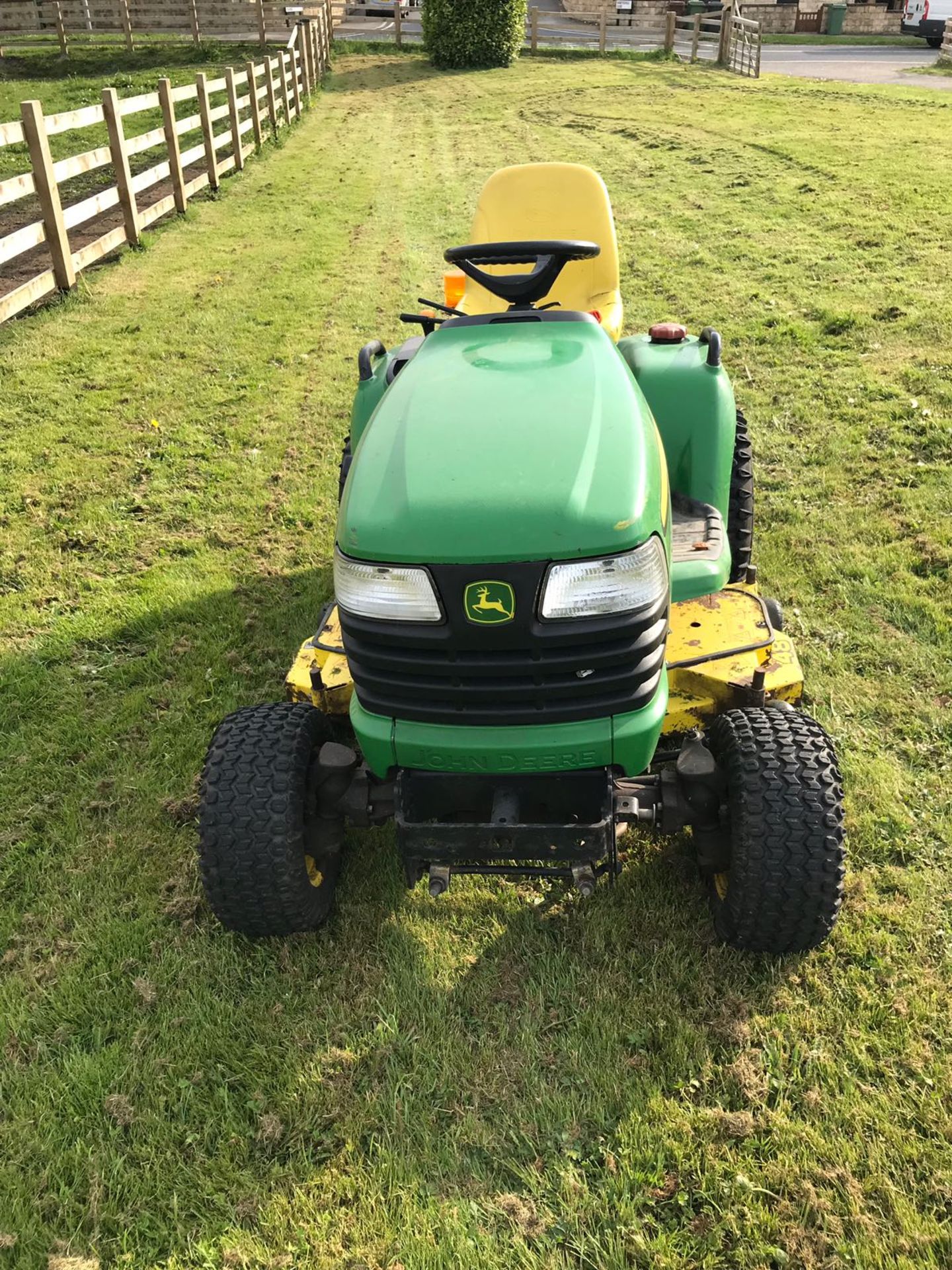 2006/06 REG JOHN DEERE X748 ULTIMATE GREEN / YELLOW DIESEL RIDE ON LAWN MOWER *PLUS VAT* - Image 3 of 4