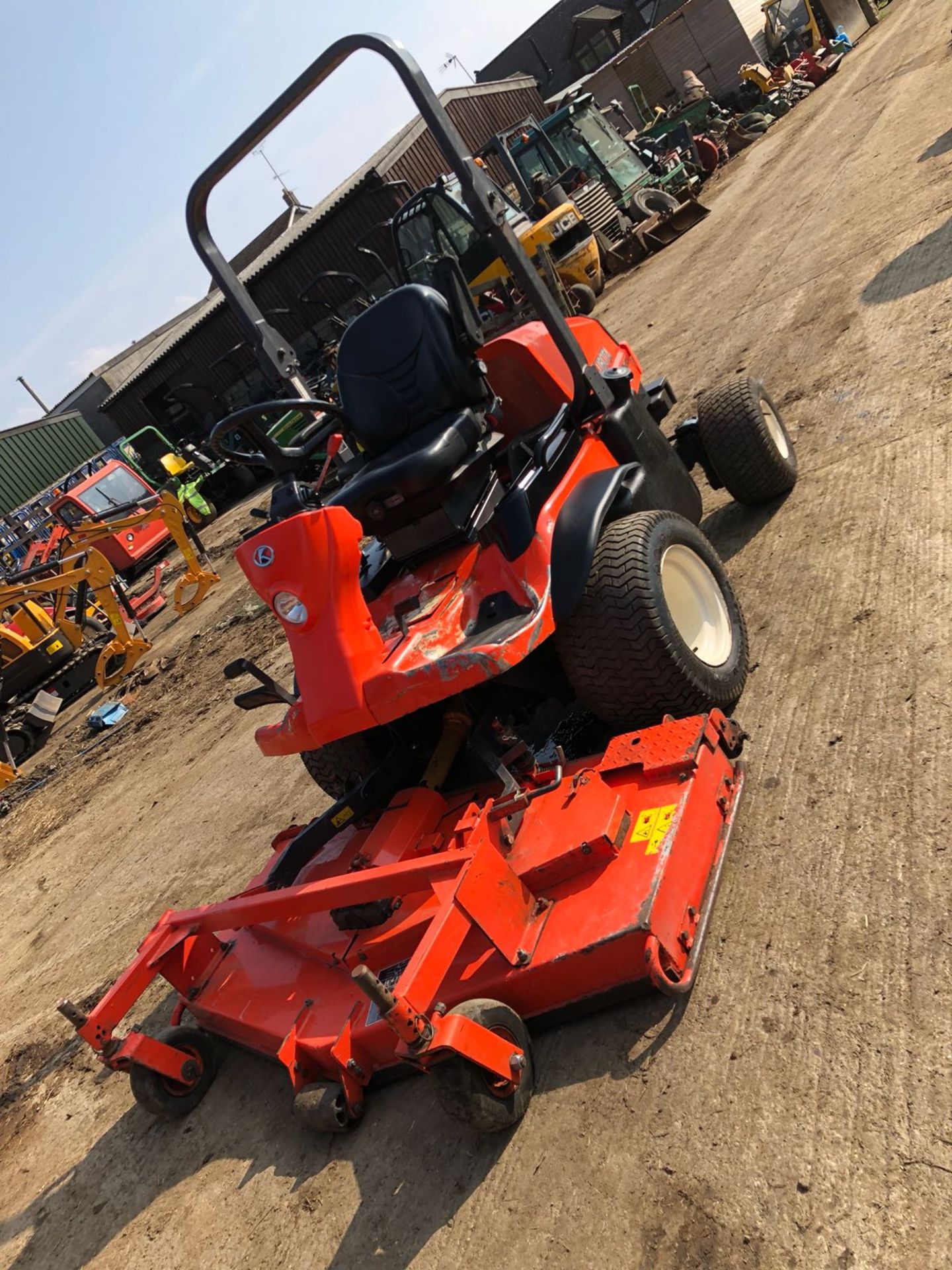 2013/13 REG KUBOTA F3680 ORANGE DIESEL RIDE ON LAWN MOWER, SHOWING 1 FORMER KEEPER *PLUS VAT* - Image 9 of 12