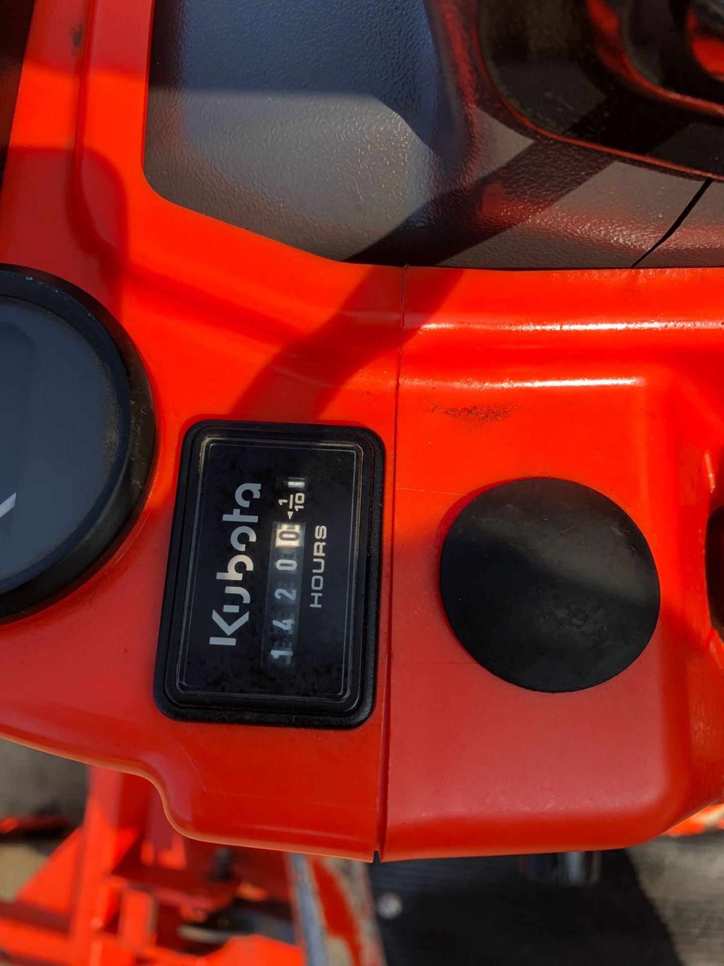 2013/13 REG KUBOTA F3680 ORANGE DIESEL RIDE ON LAWN MOWER, SHOWING 1 FORMER KEEPER *PLUS VAT* - Image 5 of 12