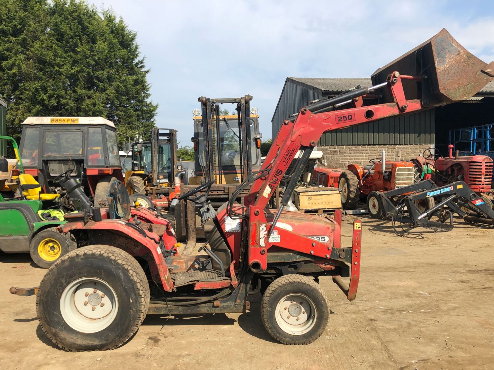 YEAR UNKNOWN MASSEY FERGUSON 1235 COMPACT TRACTOR C/W LEWIS LAND LUGGER 25Q FRONT LOADER *PLUS VAT* - Image 3 of 11