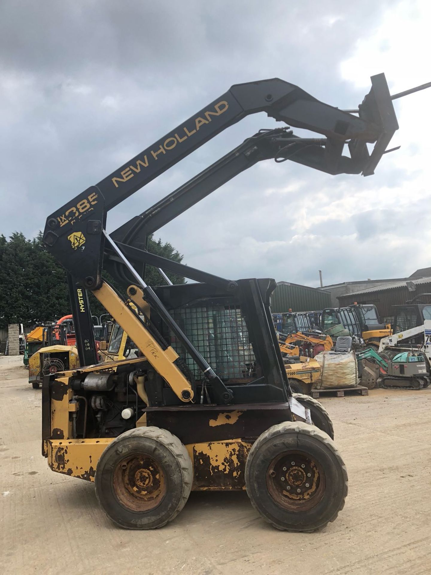 NEW HOLLAND LX885 TURBO BALE SPIKE SKID STEER LOADER 60 HP *PLUS VAT* - Image 2 of 14