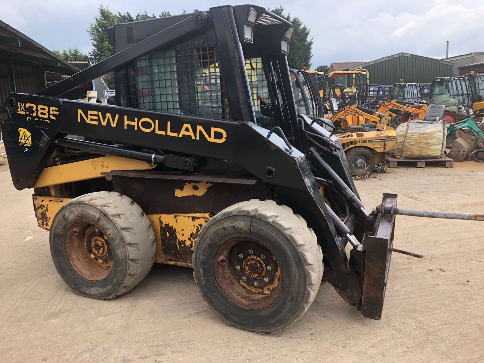 NEW HOLLAND LX885 TURBO BALE SPIKE SKID STEER LOADER 60 HP *PLUS VAT* - Image 3 of 14