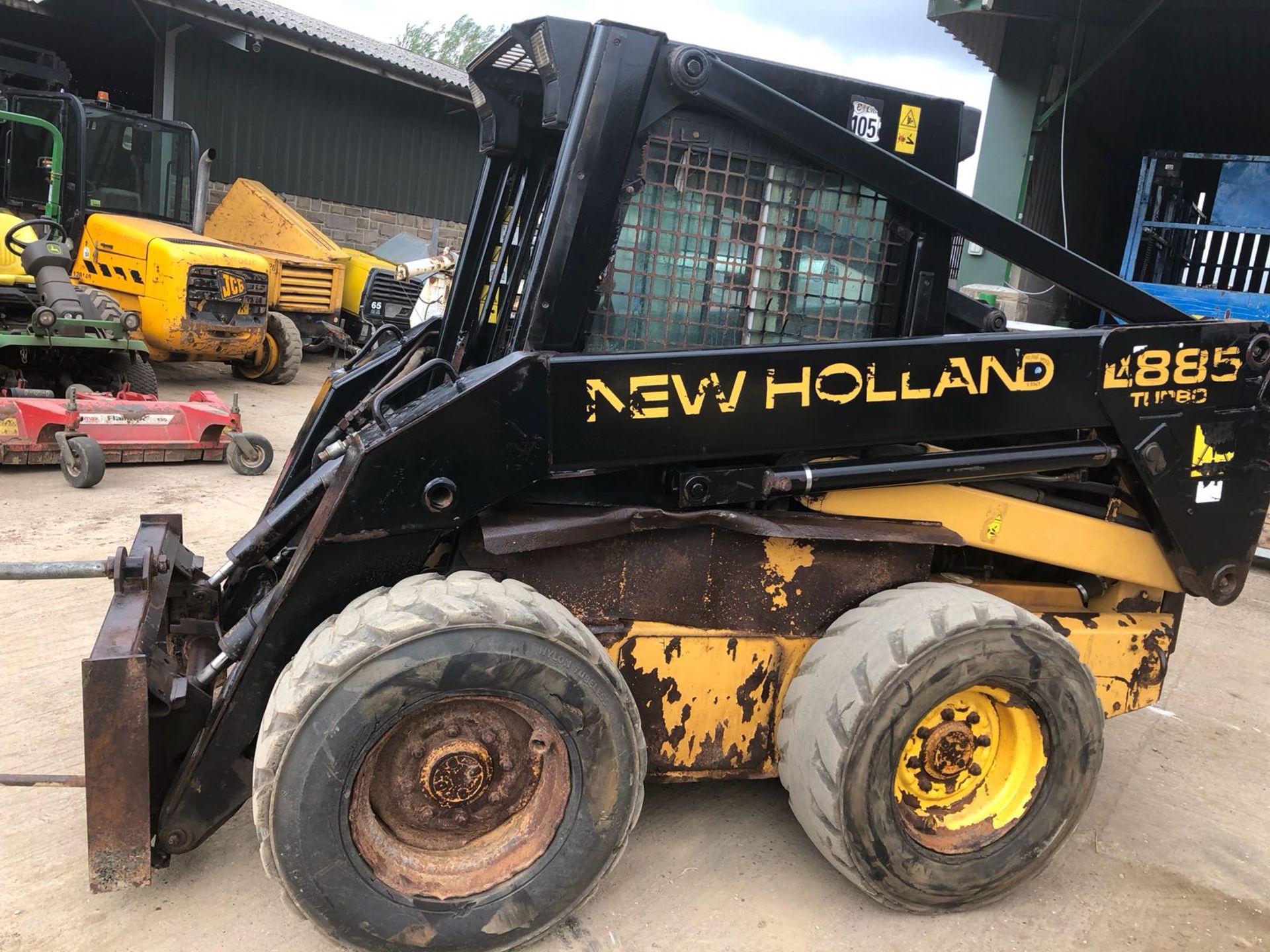 NEW HOLLAND LX885 TURBO BALE SPIKE SKID STEER LOADER 60 HP *PLUS VAT* - Image 10 of 14