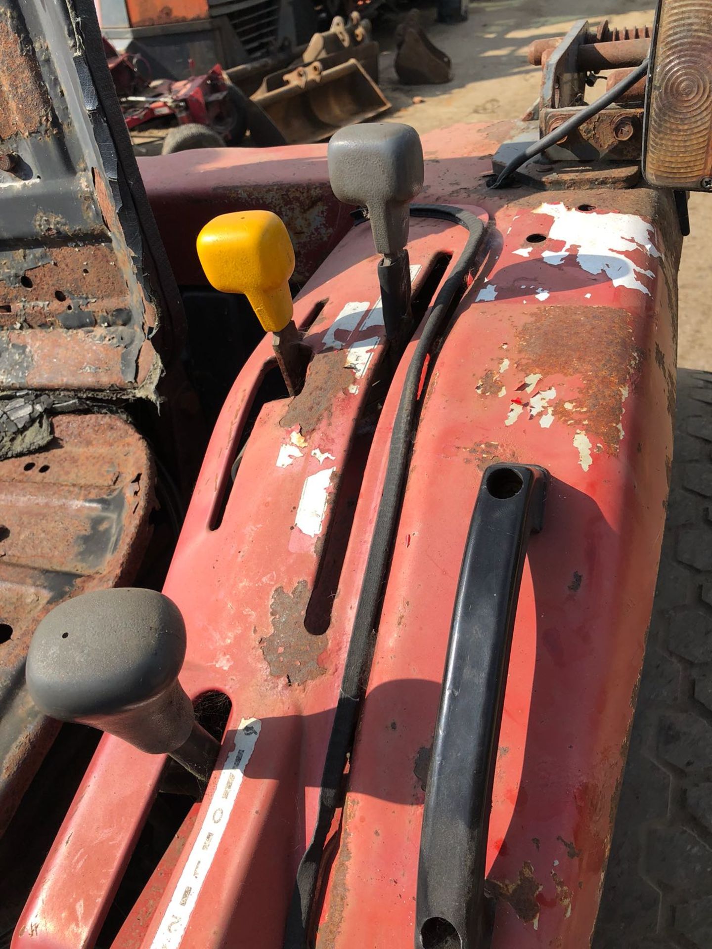 YEAR UNKNOWN MASSEY FERGUSON 1235 COMPACT TRACTOR C/W LEWIS LAND LUGGER 25Q FRONT LOADER *PLUS VAT* - Image 8 of 11