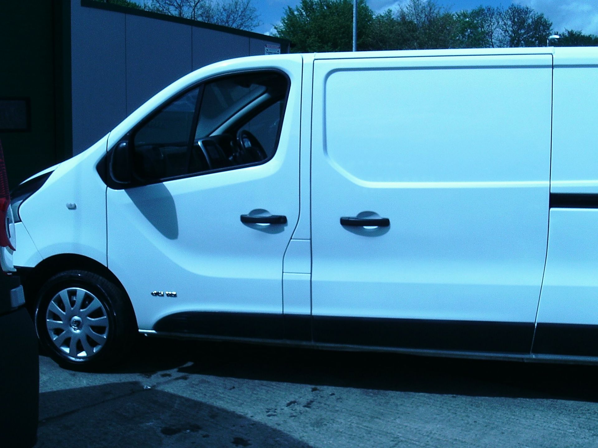 2015/15 REG RENAULT TRAFIC LL29 BUSINESS DCI WHITE DIESEL PANEL VAN, SHOWING 0 FORMER KEEPERS - Image 2 of 11