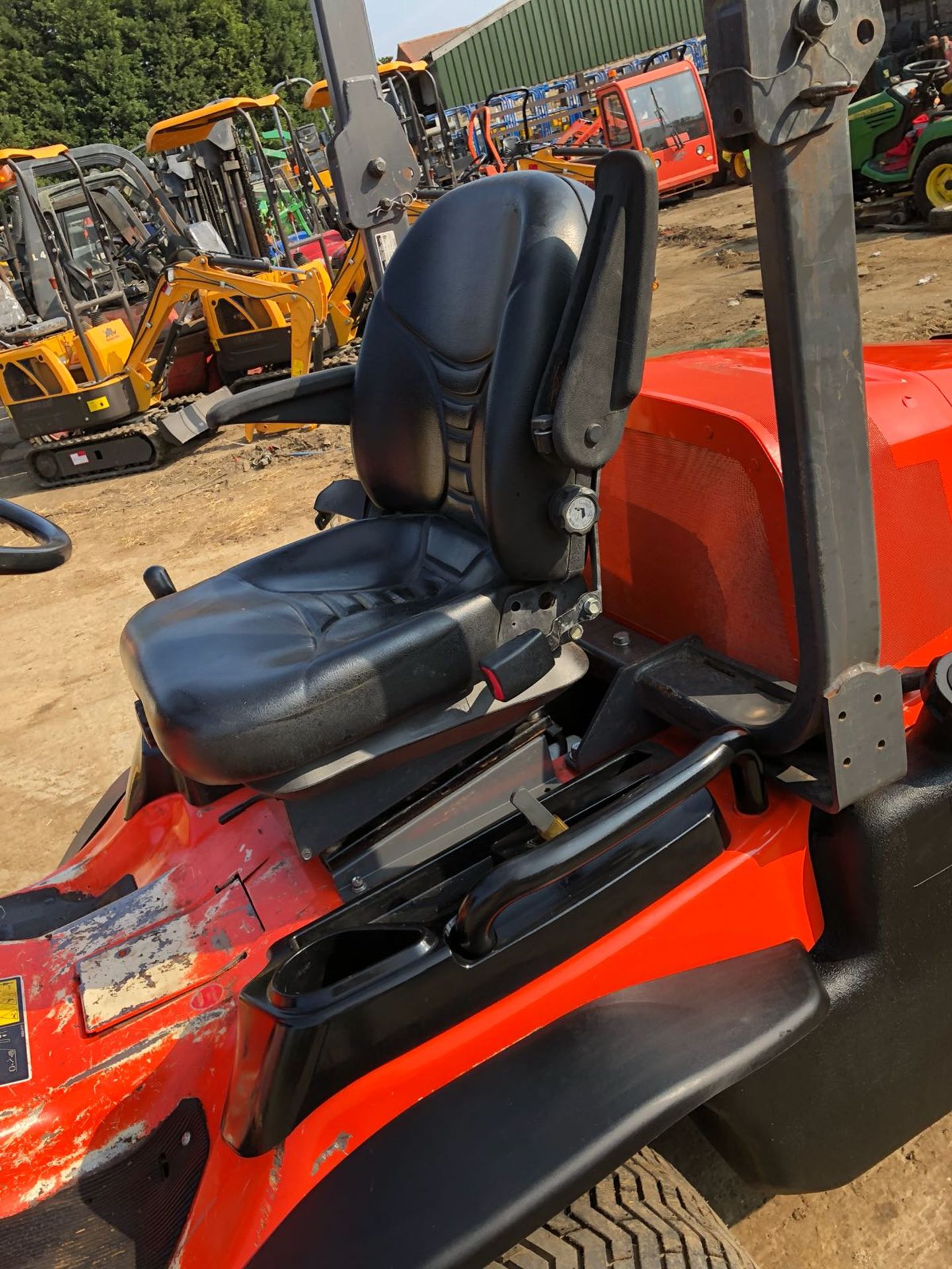 2013/13 REG KUBOTA F3680 ORANGE DIESEL RIDE ON LAWN MOWER, SHOWING 1 FORMER KEEPER *PLUS VAT* - Image 12 of 13