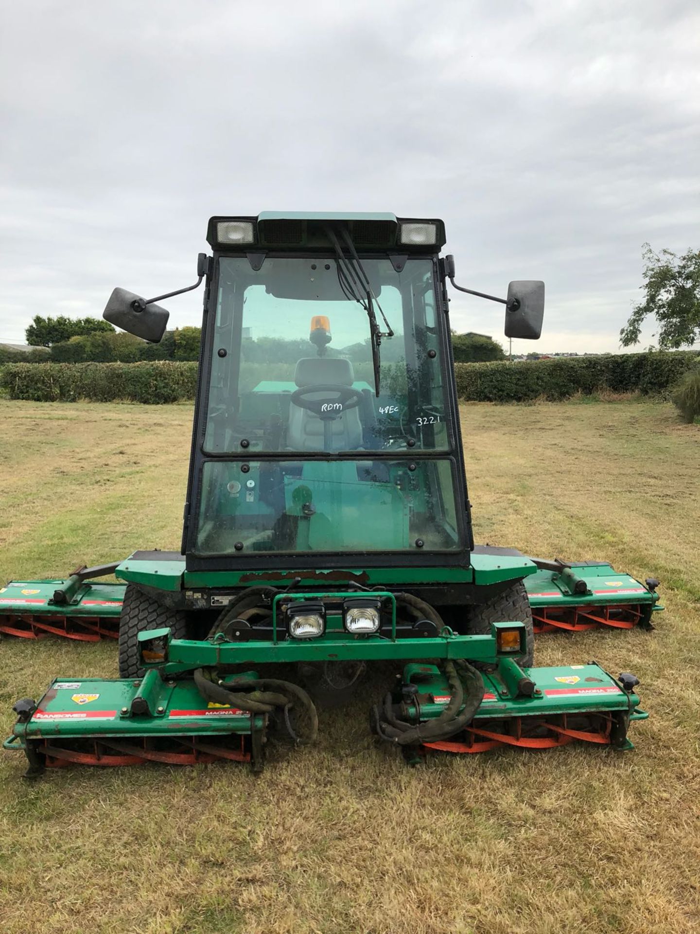 RANSOMES COMMANDER 3520 CYLINDER MOWER, FULL GLASS CAB *PLUS VAT* - Image 4 of 15