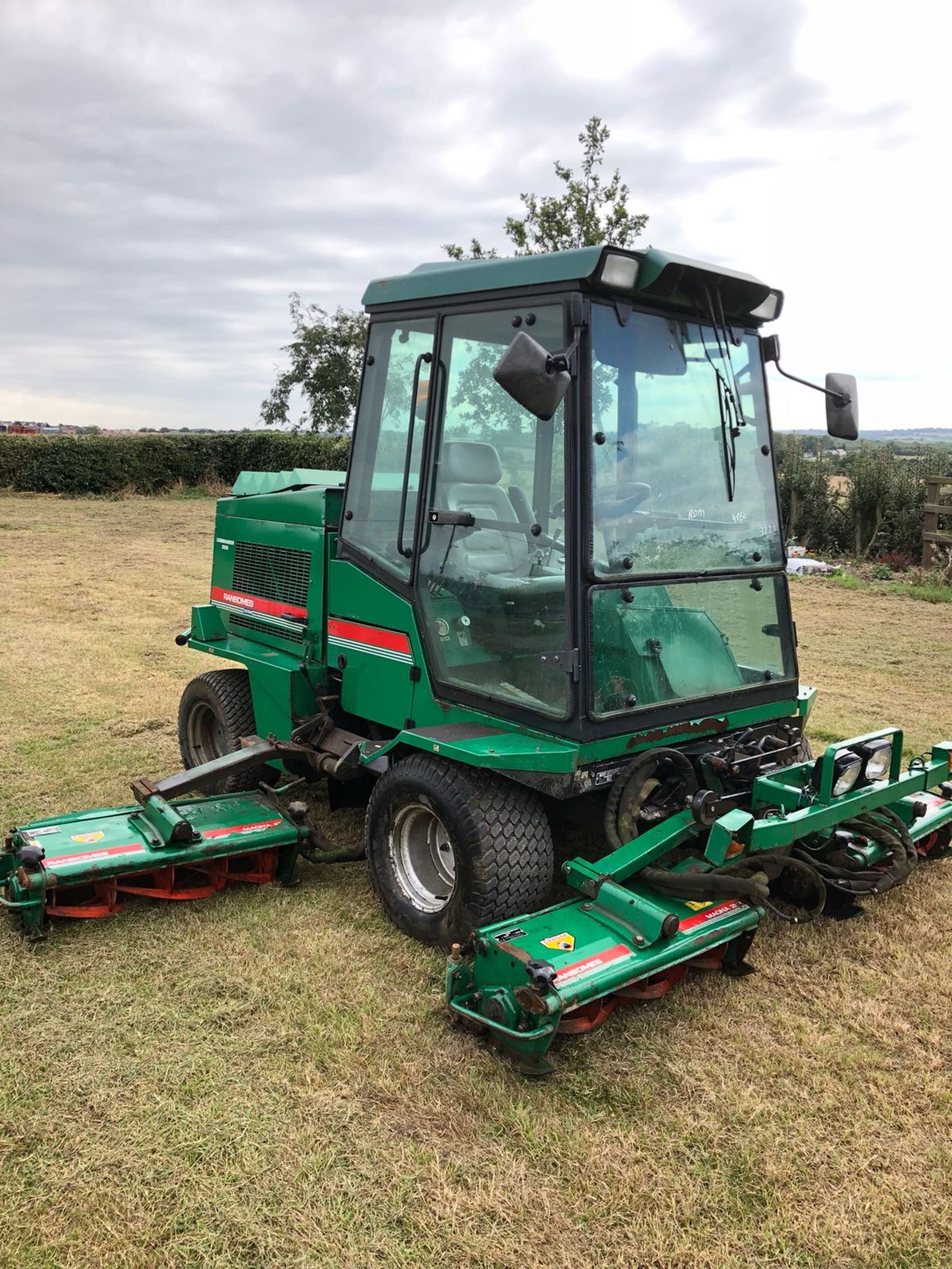 RANSOMES COMMANDER 3520 CYLINDER MOWER, FULL GLASS CAB *PLUS VAT* - Image 2 of 15