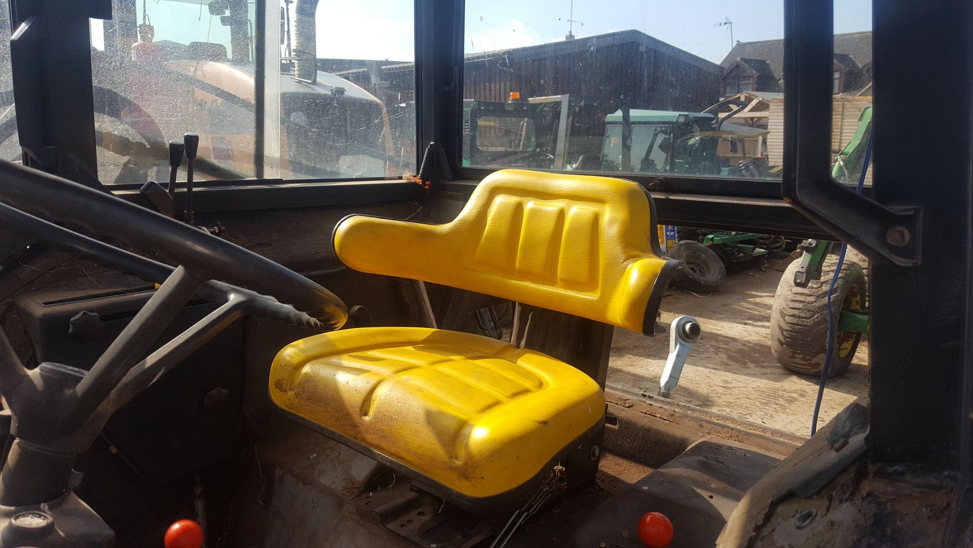 1981 JOHN DEERE 2040 DIESEL LOADING TRACTOR *PLUS VAT* - Image 6 of 9