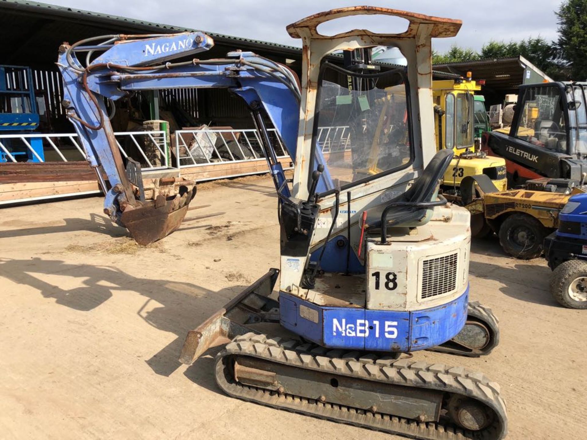 BLUE HANNEX N&B15 TRACKED MINI DIGGER / EXCAVATOR - BLADE OFF SET, RUNS, DRIVES AND DIGS *PLUS VAT*