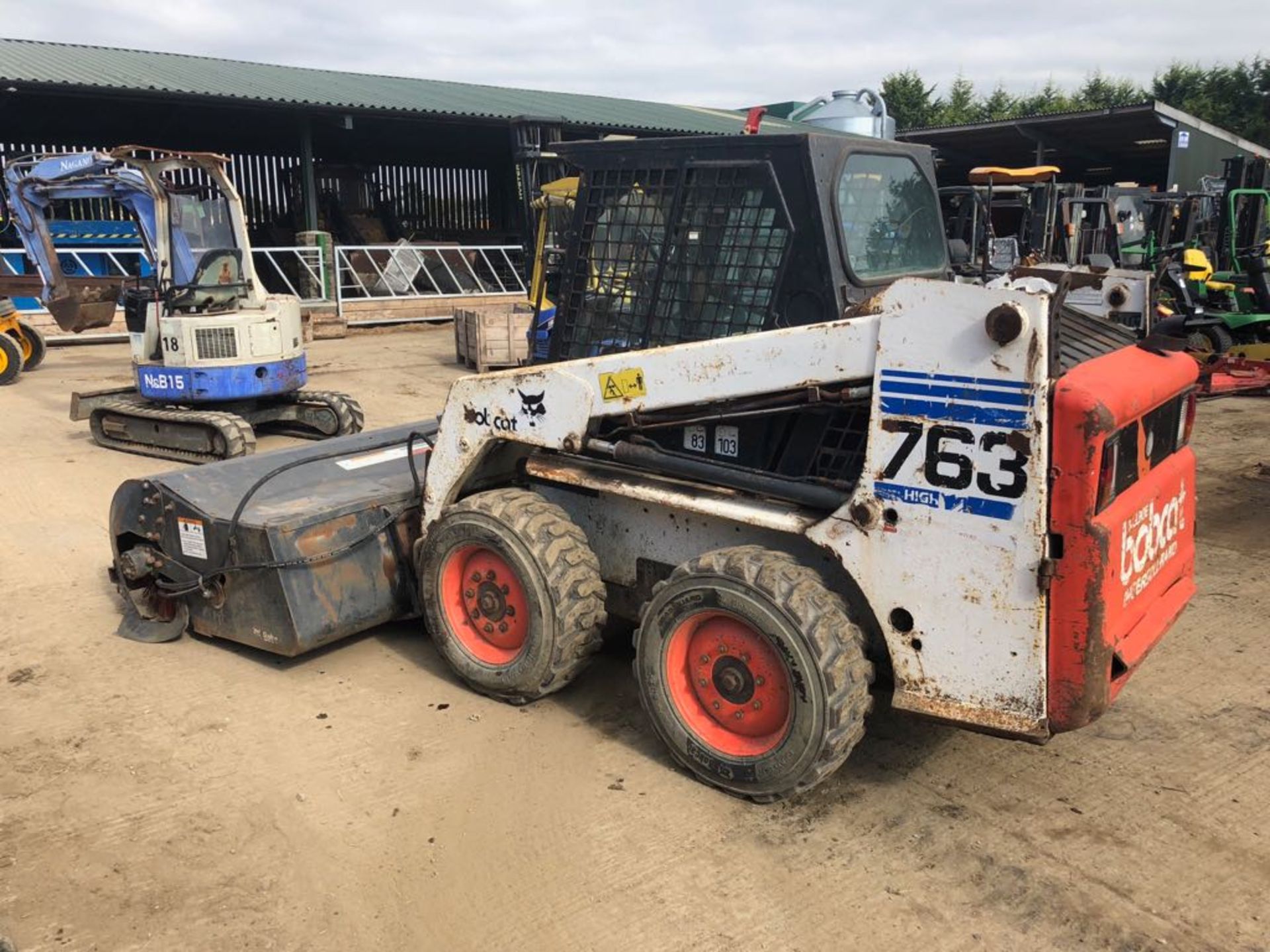 BOBCAT 763 HIGH FLOW SKID STEER, SHOWING 2856 HOURS, 4FT BUCKET INCLUDED *PLUS VAT* - Image 3 of 5