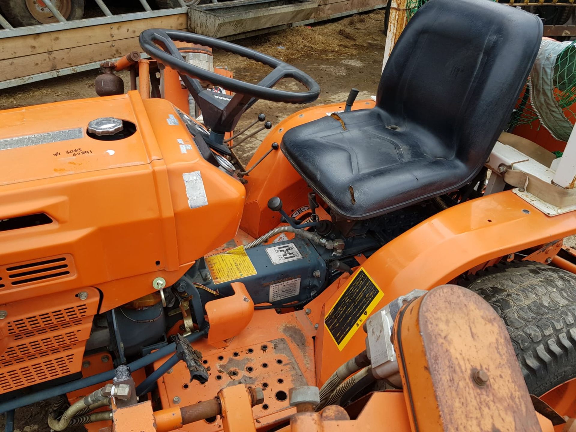 KUBOTA B6200 TURF BOY, STARTS, RUNS AND CUTS 3X CYLINDERS 4WD *PLUS VAT* - Image 7 of 11