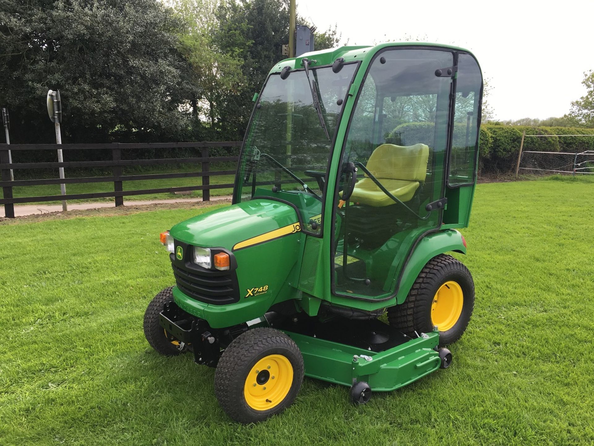 2011 JOHN DEERE X748 RIDE ON MOWER - Image 4 of 7