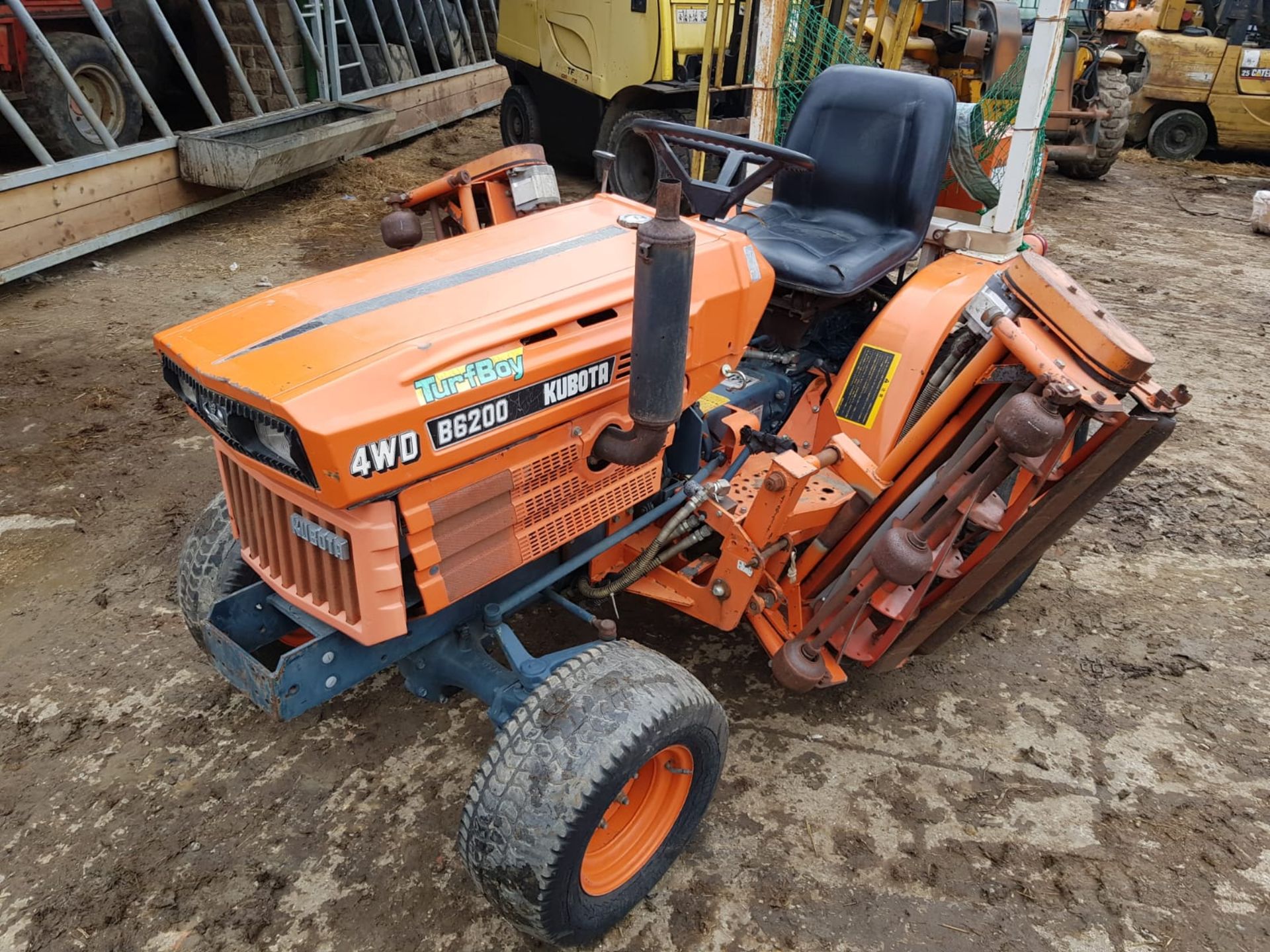 KUBOTA B6200 TURF BOY, STARTS, RUNS AND CUTS 3X CYLINDERS 4WD *PLUS VAT* - Image 2 of 11