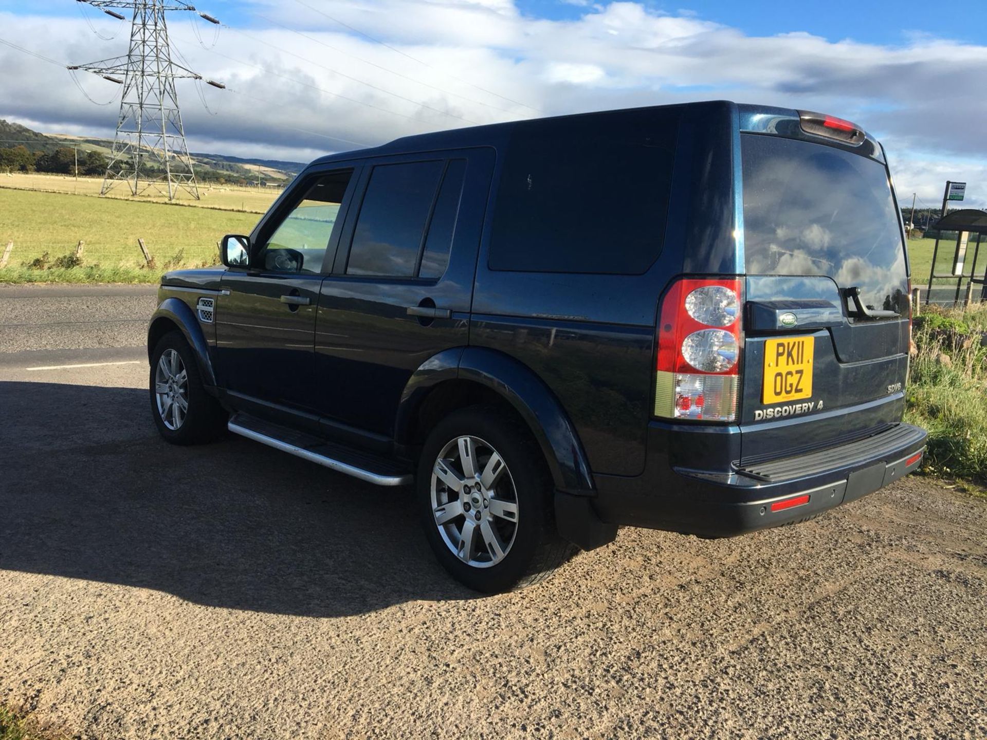 2011/11 REG LAND ROVER DISCOVERY SDV6 AUTOMATIC 245 COMMERCIAL DIESEL 4X4, SHOWING 1 FORMER KEEPER - Image 4 of 9