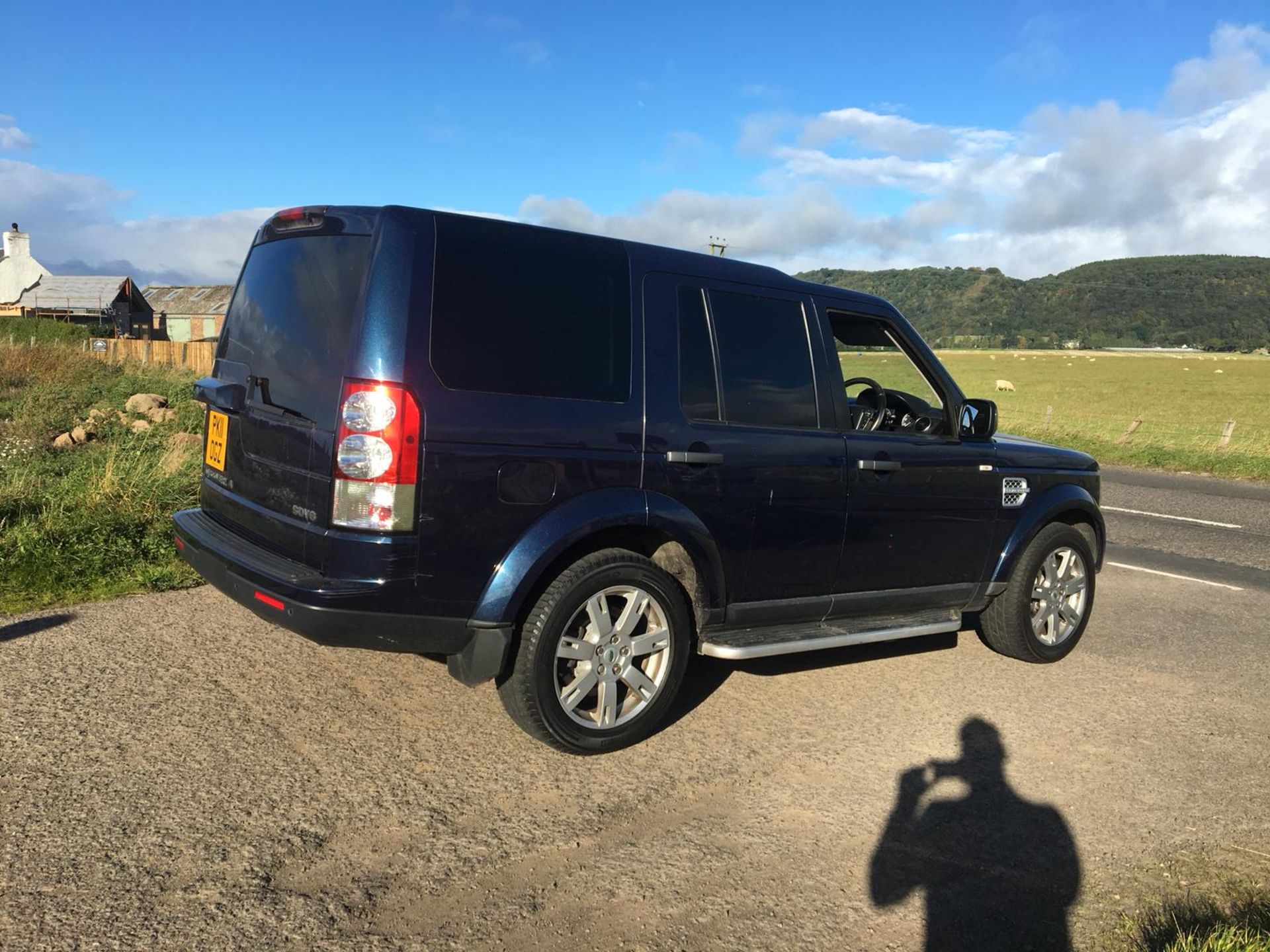 2011/11 REG LAND ROVER DISCOVERY SDV6 AUTOMATIC 245 COMMERCIAL DIESEL 4X4, SHOWING 1 FORMER KEEPER - Image 6 of 9