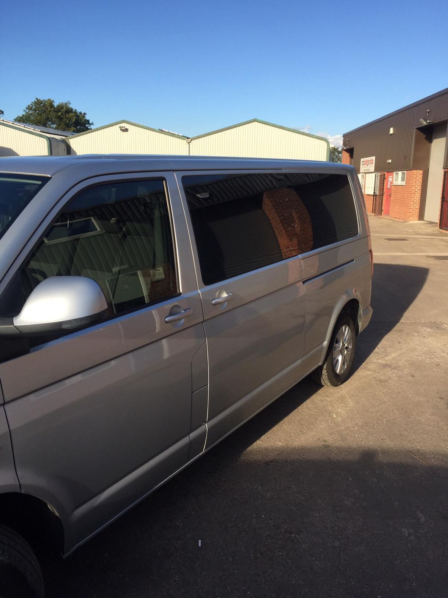 2014/14 REG VOLKSWAGEN TRANSPORTER T30SE 140 TDI LW AUTOMATIC SILVER DIESEL 9 SEATER MPV *NO VAT* - Image 4 of 17