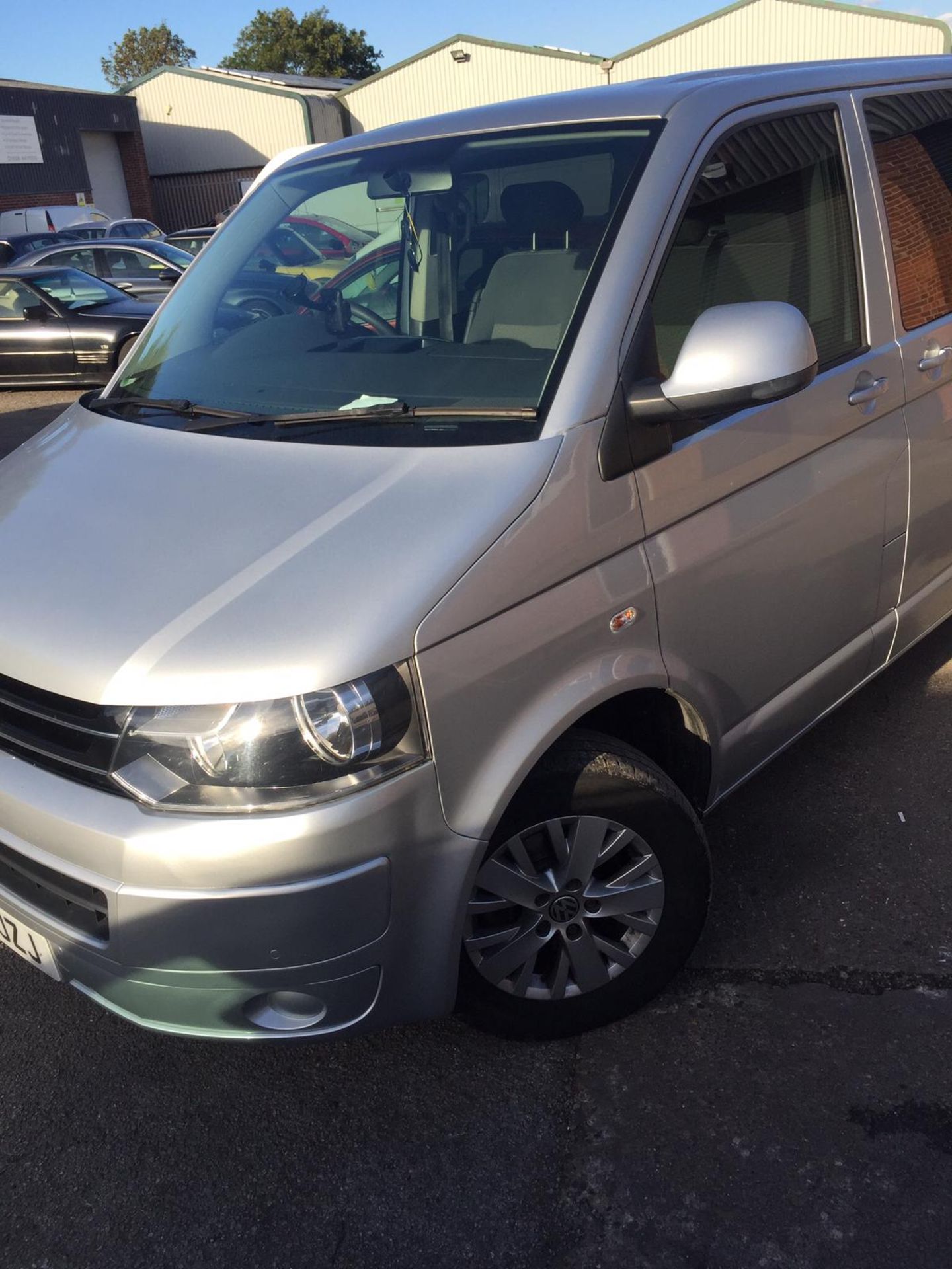 2014/14 REG VOLKSWAGEN TRANSPORTER T30SE 140 TDI LW AUTOMATIC SILVER DIESEL 9 SEATER MPV *NO VAT* - Image 3 of 17