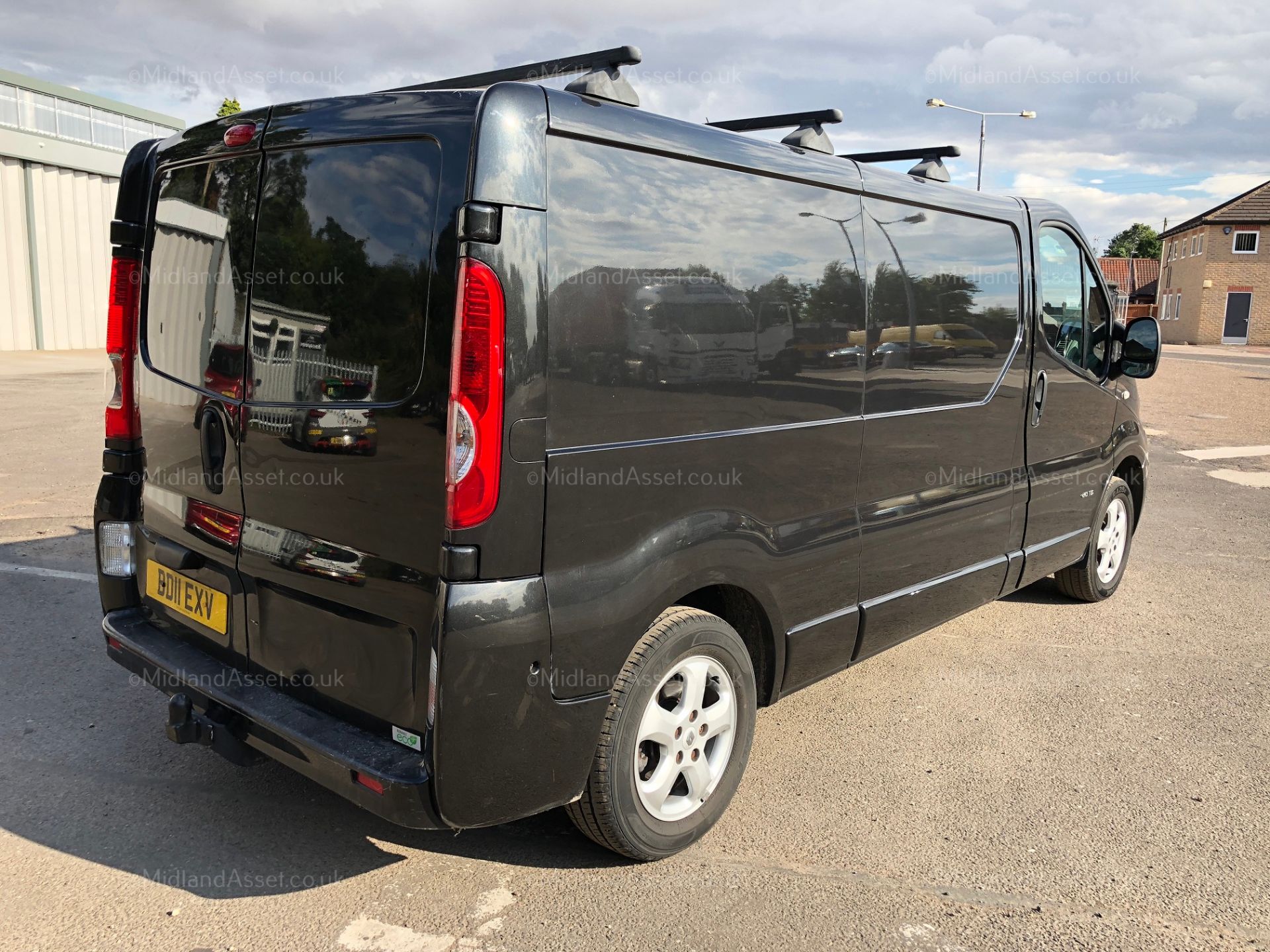 2011/11 REG RENAULT TRAFIC LL29 SPORT DCI 115 BLACK DIESEL PANEL VAN *NO VAT* - Image 6 of 15