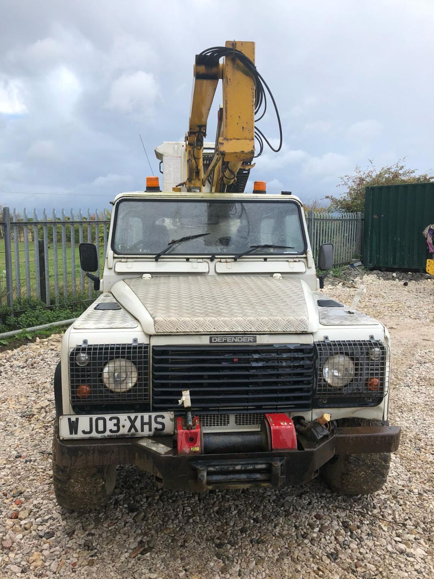 2003/03 REG WHITE LAND ROVER DEFENDER 110 4X4 TD5 WITH NIFTY LIFT CHERRY PICKER *PLUS VAT* - Image 8 of 30