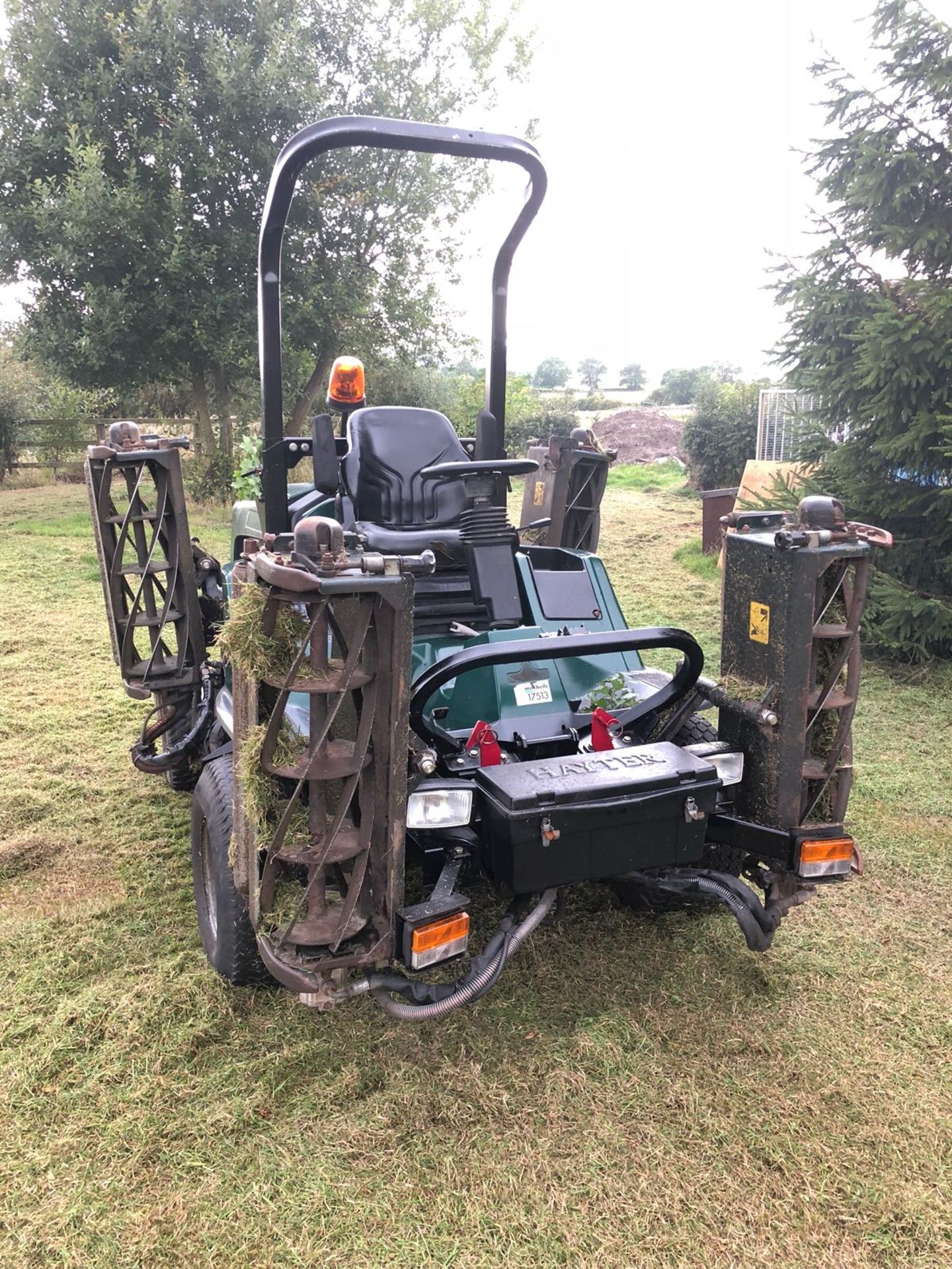 2005/55 REG HAYTER 5 GANG RIDE ON MOWER - Image 3 of 20