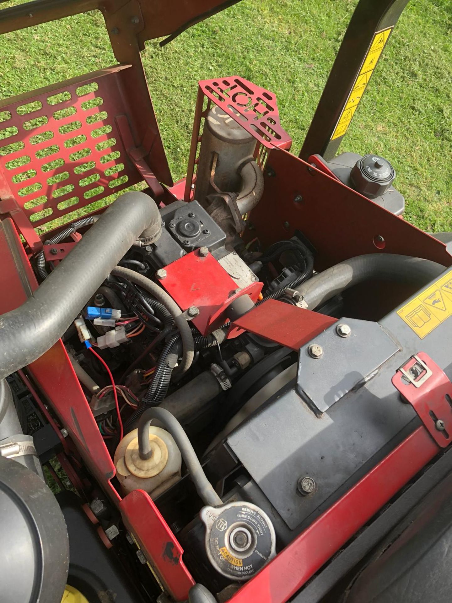 2012 FERRIS IS 2500Z ZERO TURN RIDE ON DIESEL ROTARY LAWN MOWER *PLUS VAT* - Image 13 of 14