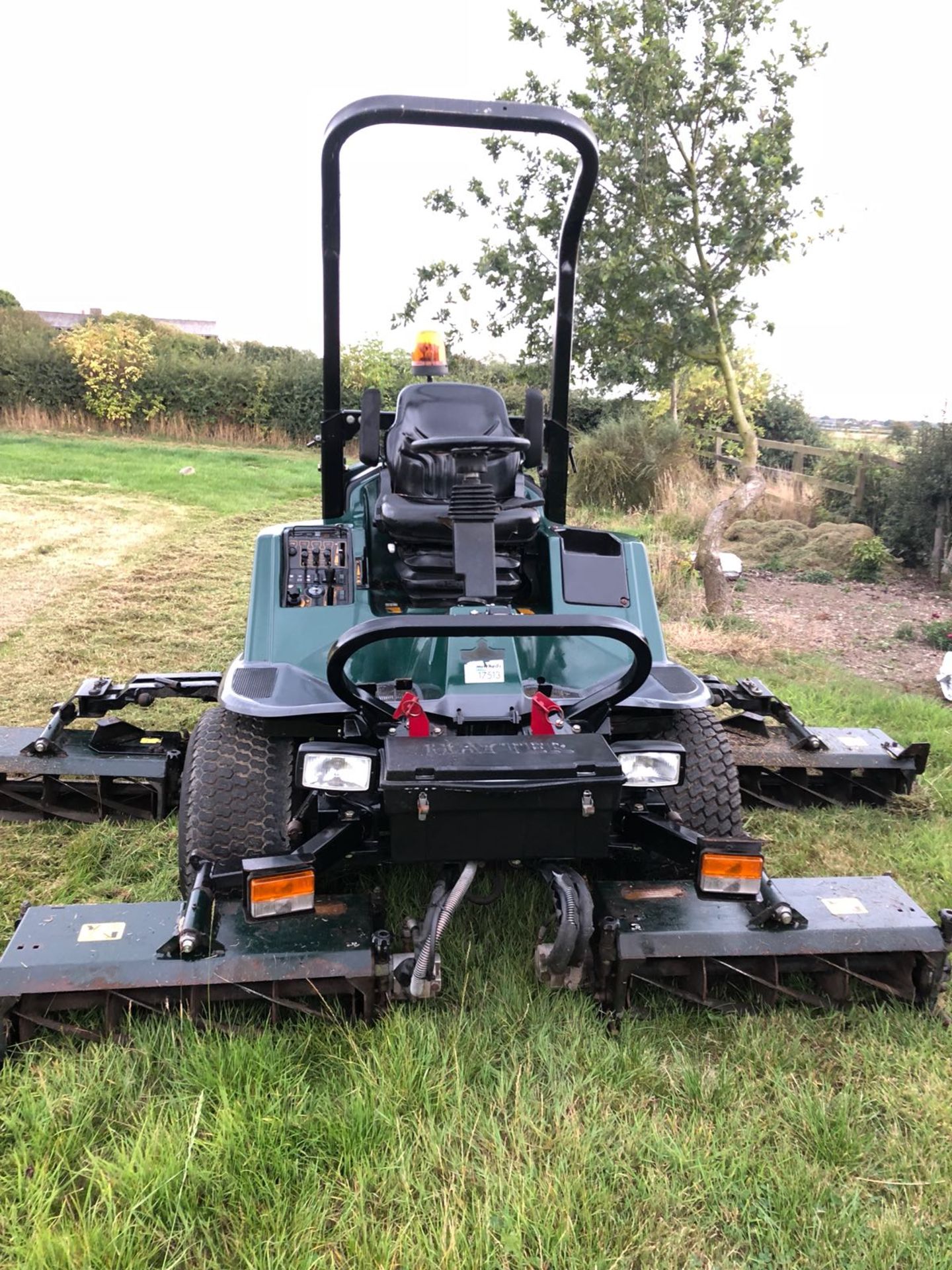 2005/55 REG HAYTER 5 GANG RIDE ON MOWER - Image 6 of 20