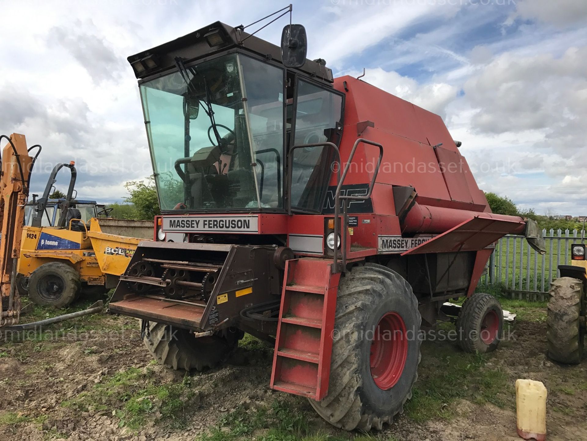 MASSEY FERGUSON COMBINE HARVESTER - Image 2 of 7