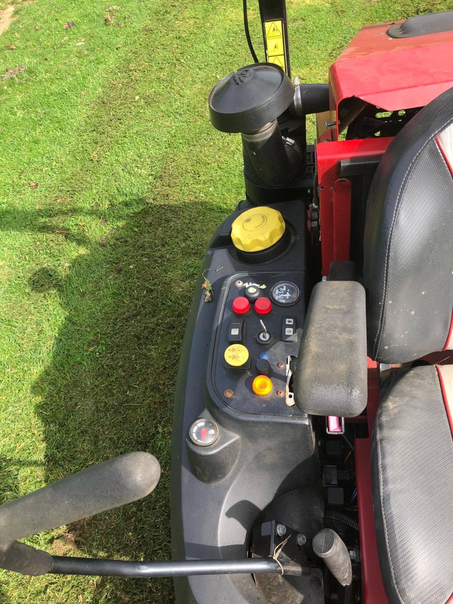 2012 FERRIS IS 2500Z ZERO TURN RIDE ON DIESEL ROTARY LAWN MOWER *PLUS VAT* - Image 11 of 14