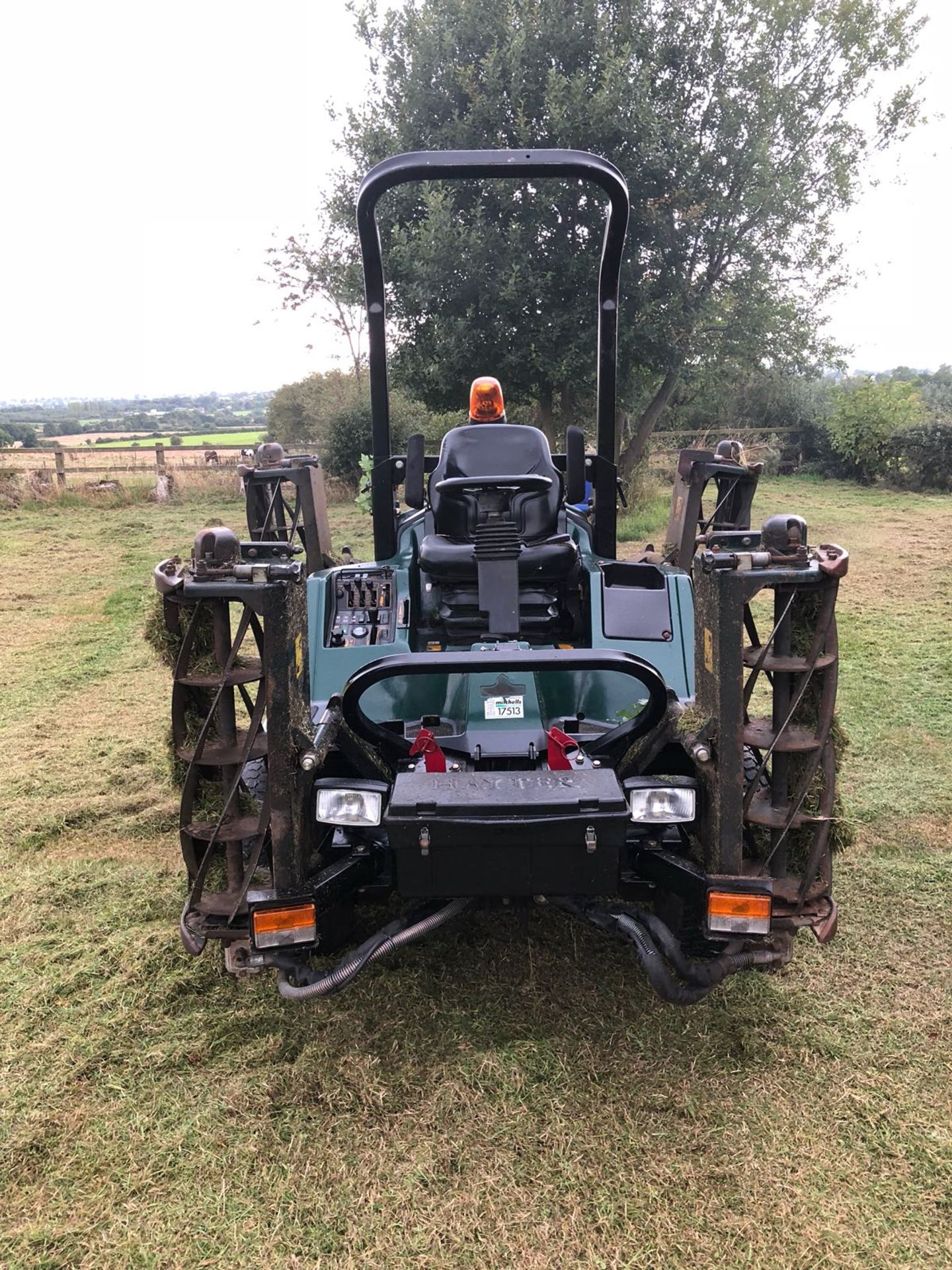 2005/55 REG HAYTER 5 GANG RIDE ON MOWER - Image 4 of 20