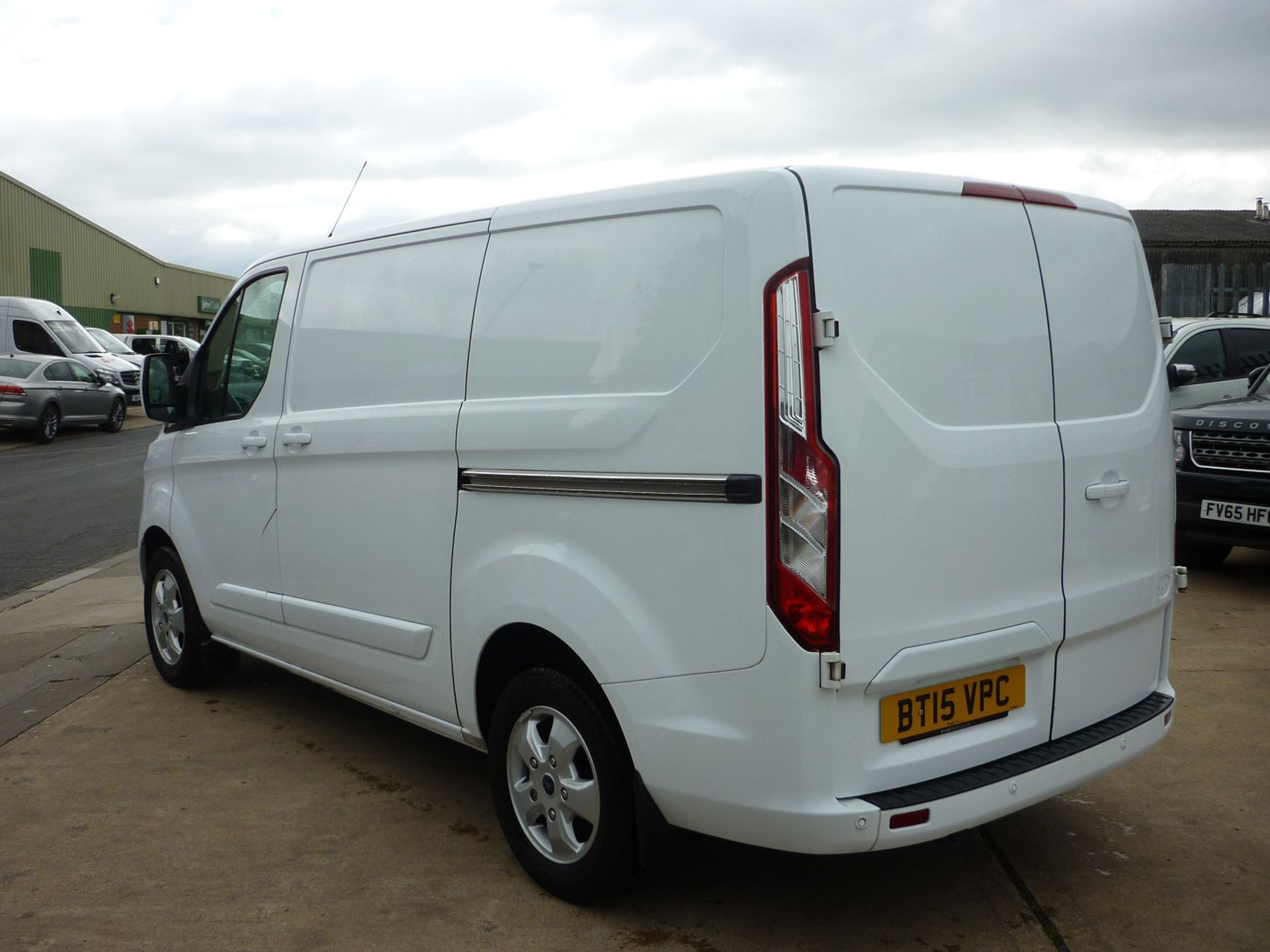 2015/15 REG FORD TRANSIT CUSTOM 270 LIMITED EDITION 125PS DIESEL PANEL VAN, SHOWING 0 FORMER KEEPERS - Image 3 of 5