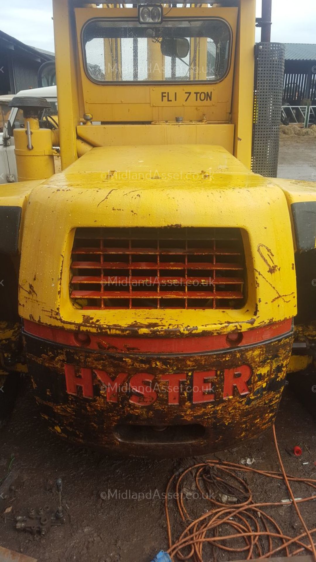 HYSTER 7 TON TWIN WHEELED FORK LIFT, BATTERY WAS FLAT BUT BELIEVED TO FUNCTION CORRECTLY *PLUS VAT* - Image 4 of 7