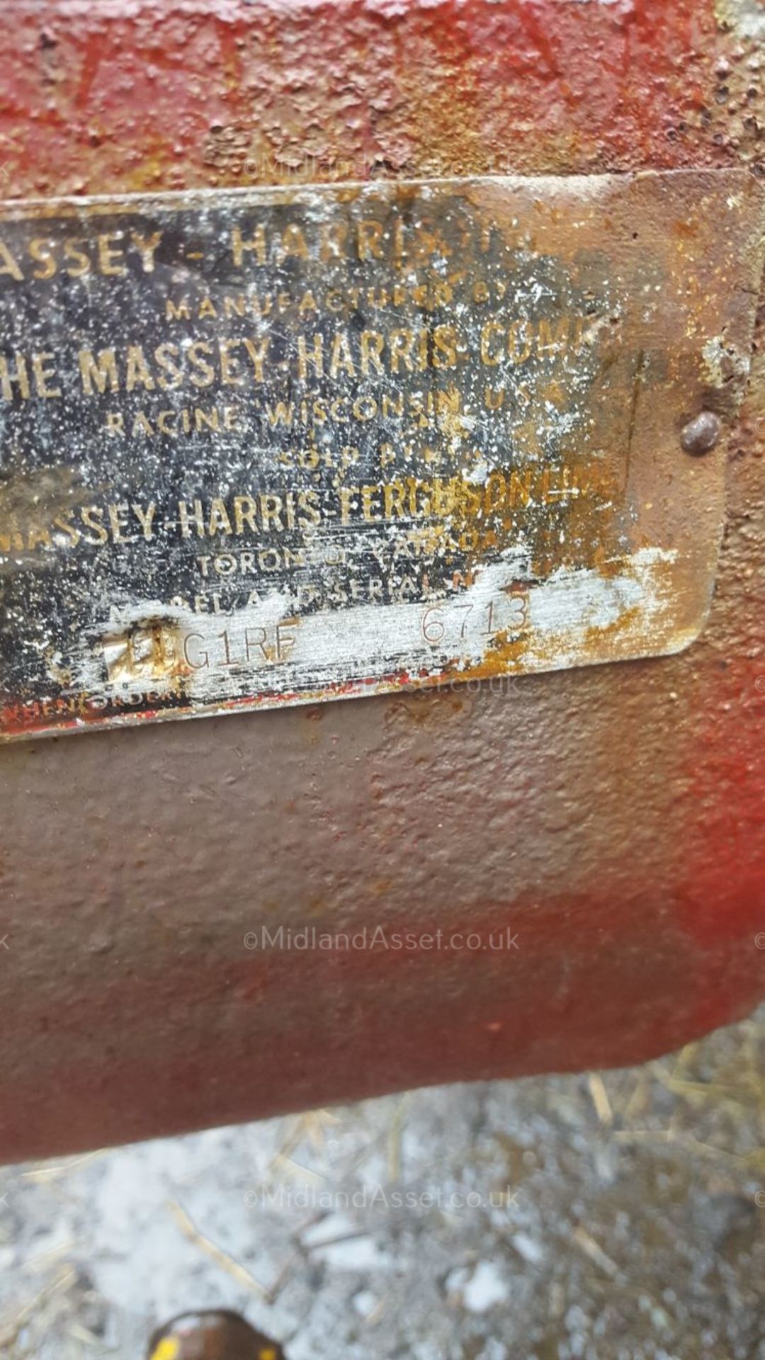 MASSEY HARRIS 44 TRACTOR, PETROL. SOLD AS VINTAGE AND NEEDING RESTORATION *PLUS VAT* - Image 5 of 9