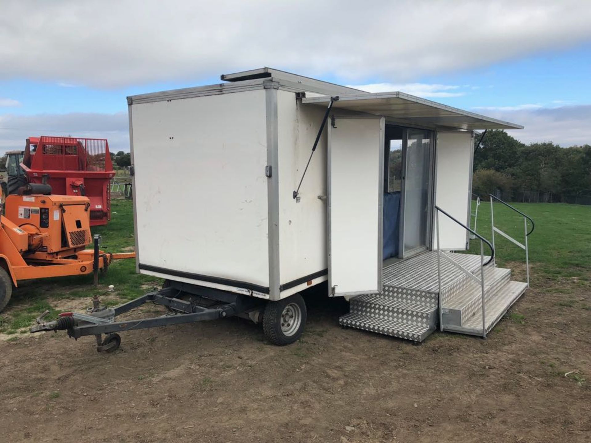 MOBILE OFFICE / EXHIBITION TRAILER C/W RAMPS, STEPS, GENERATOR, MAINS ELECTRIC HOOK UP, KITCHEN ETC - Image 2 of 12