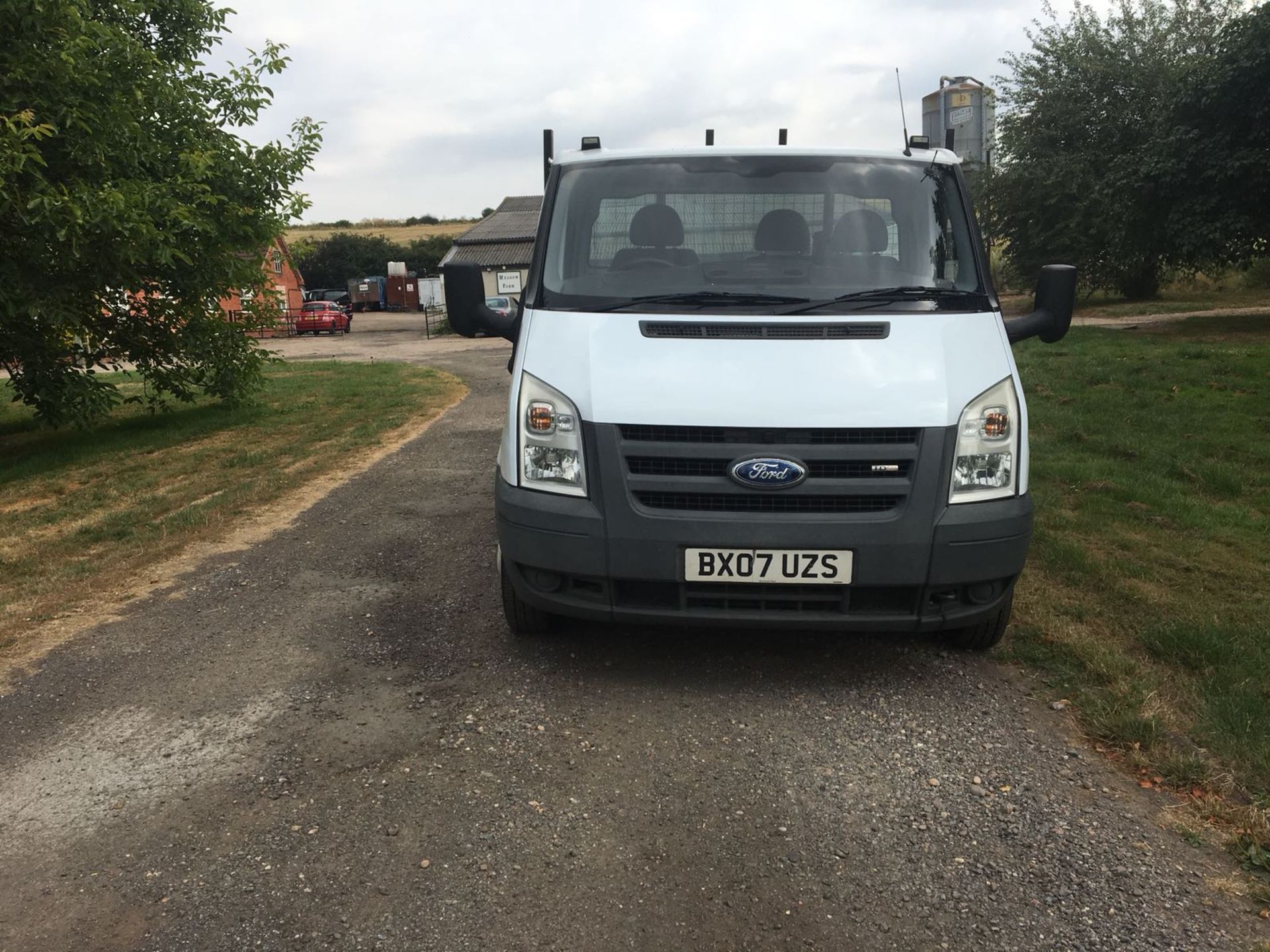 2007/07 REG FORD TRANSIT 100 T350M RWD WHITE DIESEL TIPPER, SHOWING 0 FORMER KEEPERS *NO VAT* - Image 2 of 10