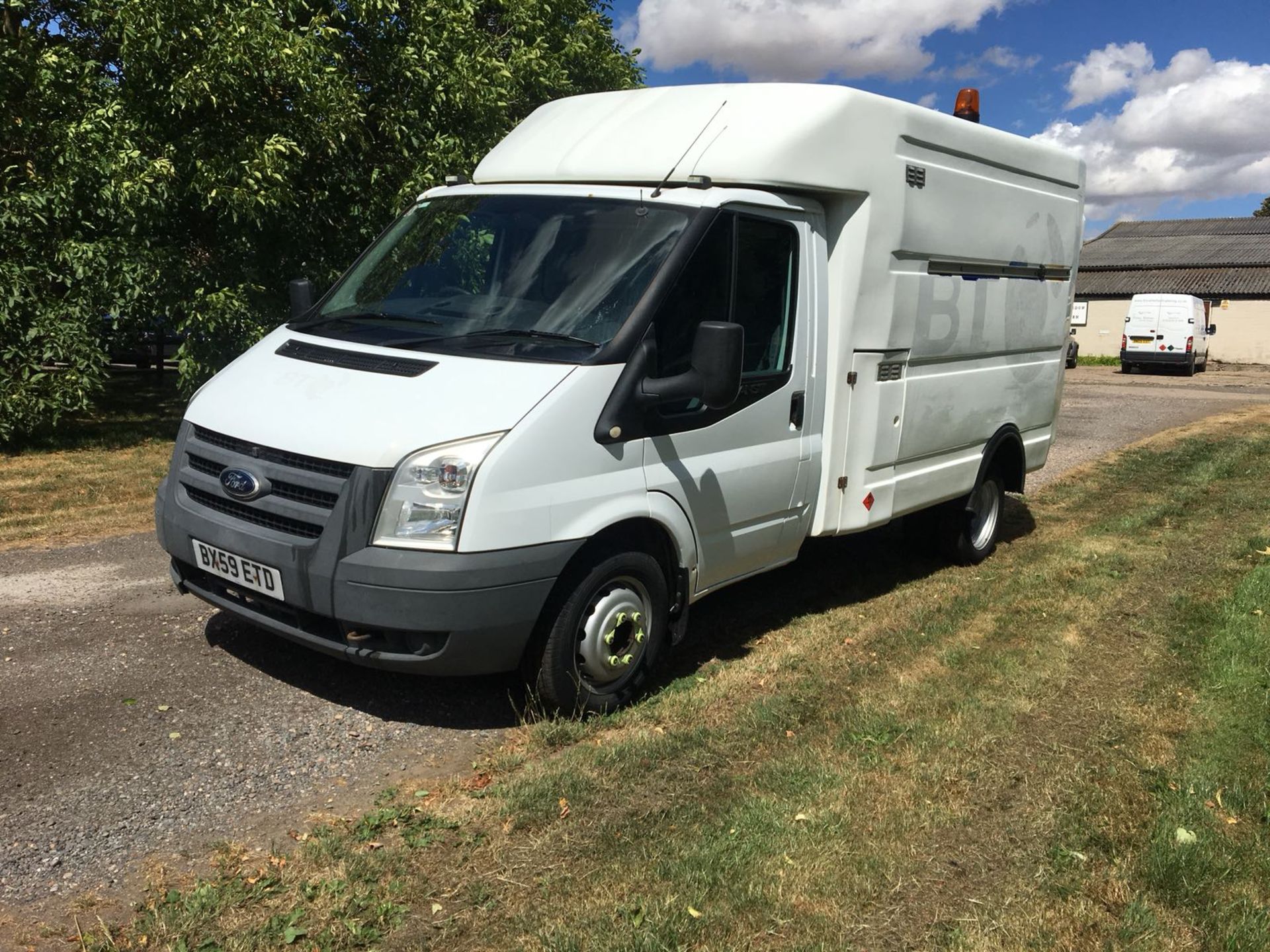 2010/59 REG FORD TRANSIT 100 T350M RWD WHITE DIESEL BOX VAN, SHOWING 0 FORMER KEEPERS *NO VAT* - Image 3 of 11