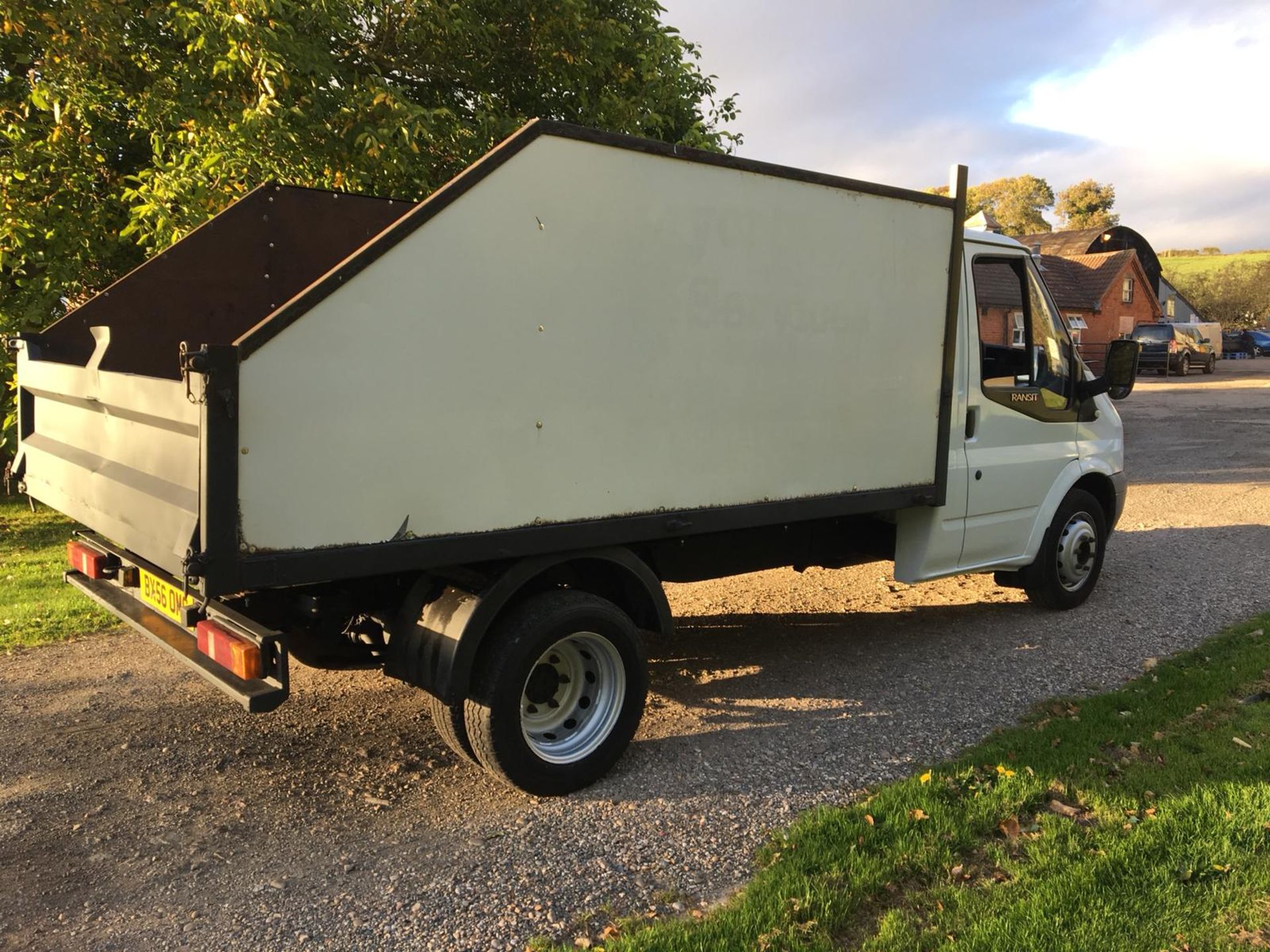 2007/56 REG FORD TRANSIT 100 T350M RWD WHITE DIESEL TIPPER, SHOWING 0 FORMER KEEPERS *NO VAT* - Image 6 of 10